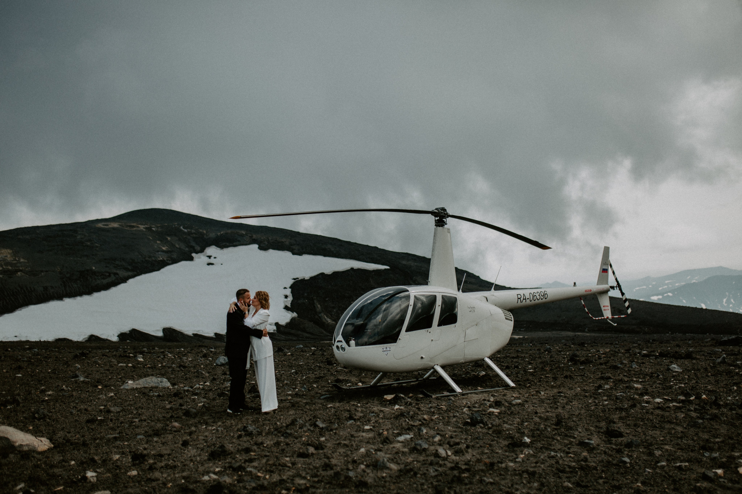 Ветролетный полет Вулкан Малый Семячик. Свадебное фото и видео на Камчатке. Туристические маршруты