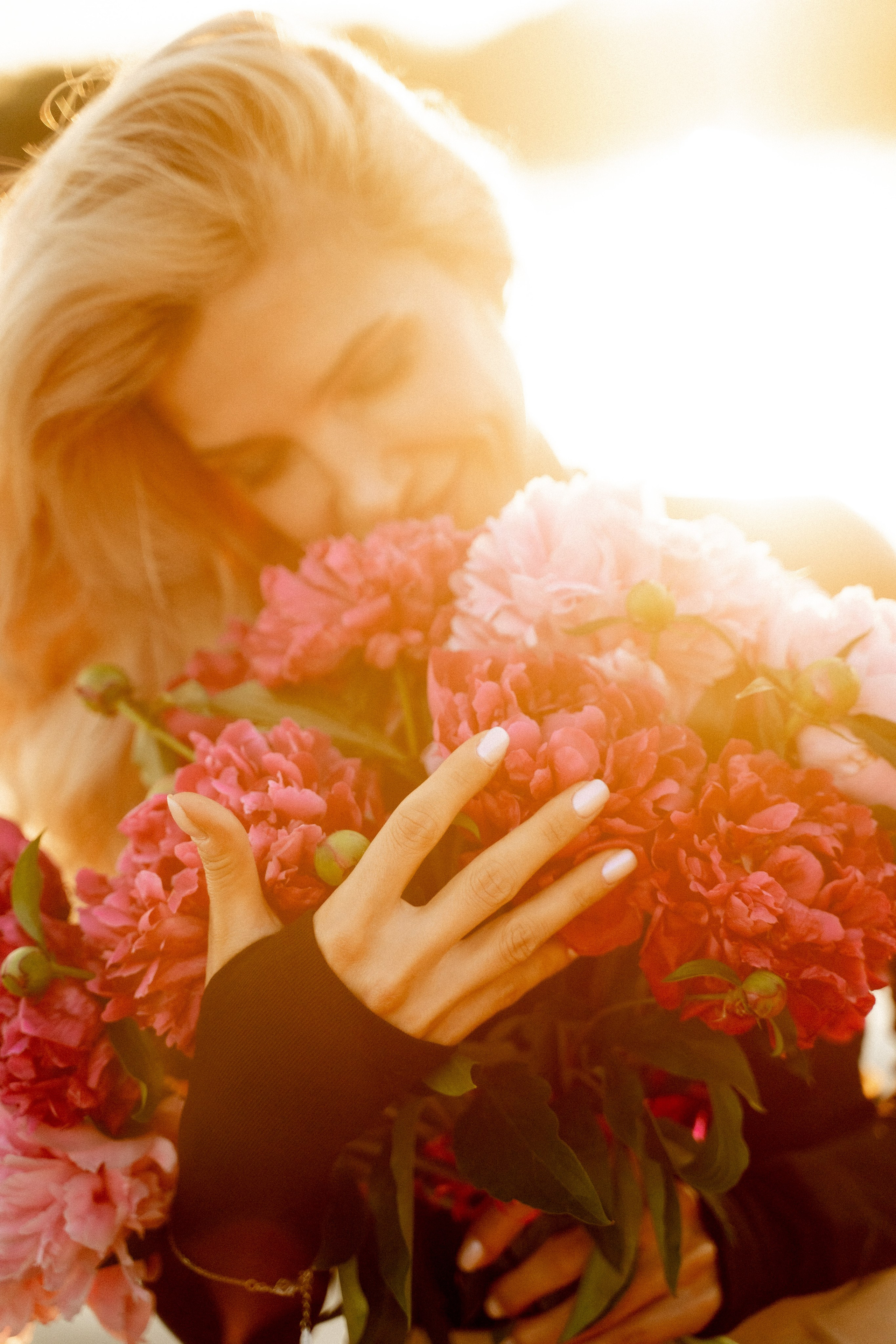 Девушки на берегу