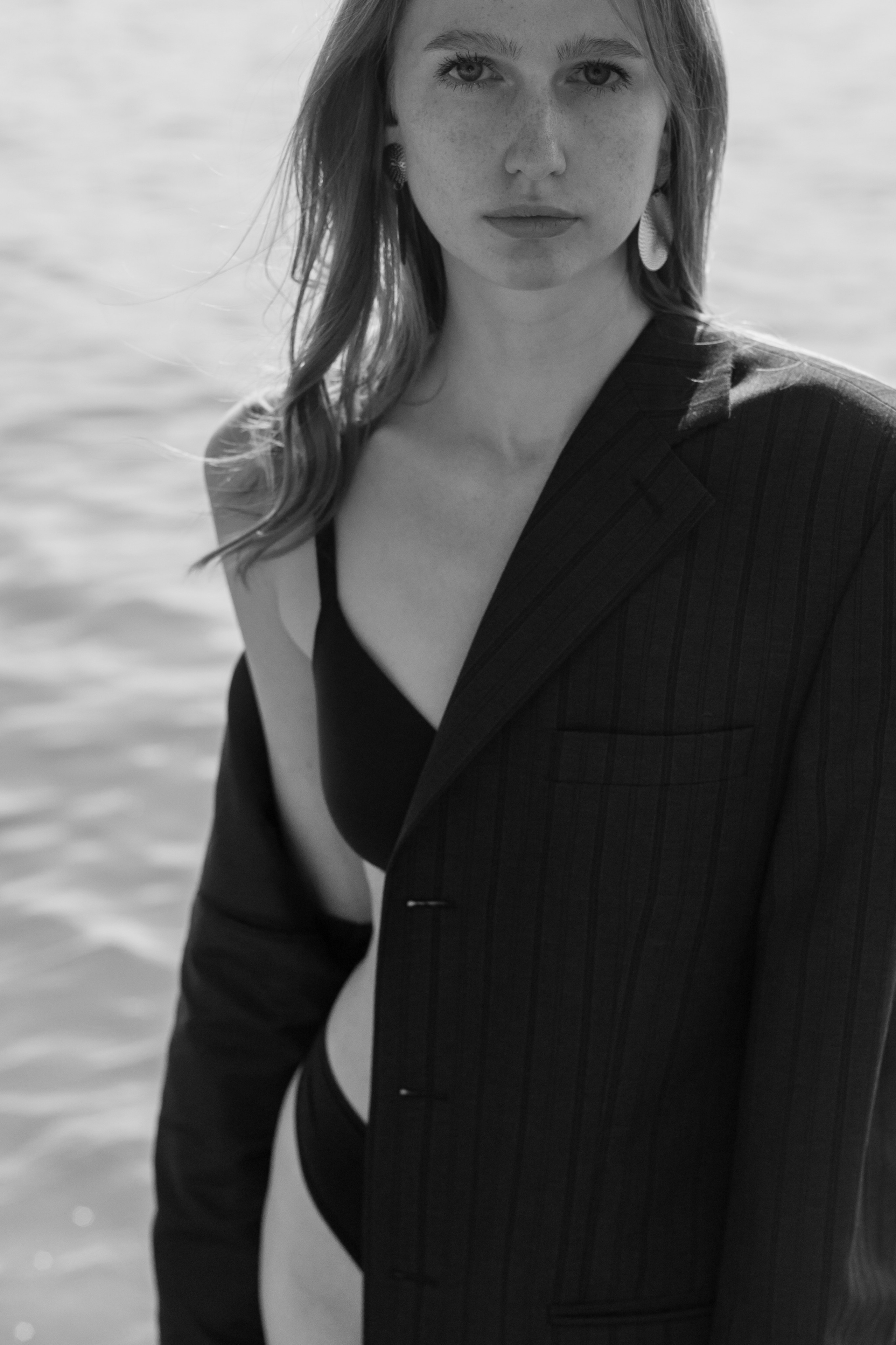 Фотосессия в яркий солнечный день на берегу .Екатеринбург. Автор фотограф: Додров. Ph: dodrov.