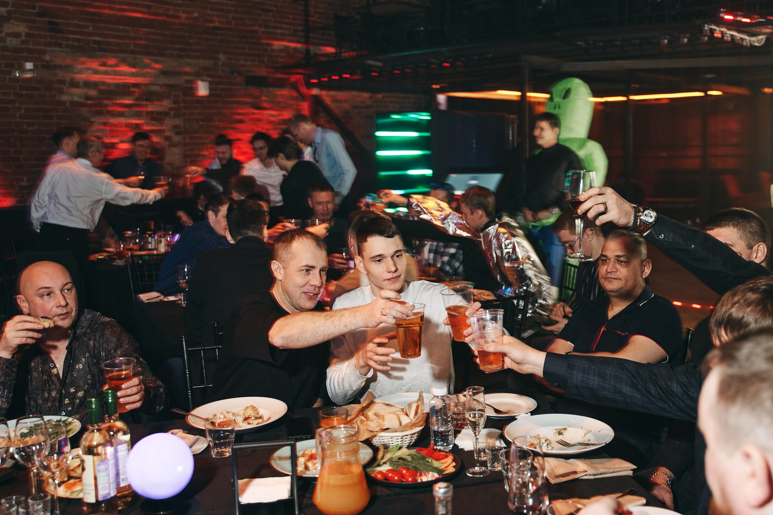 Межгалактический форум. Фотограф Слава Кайгородов