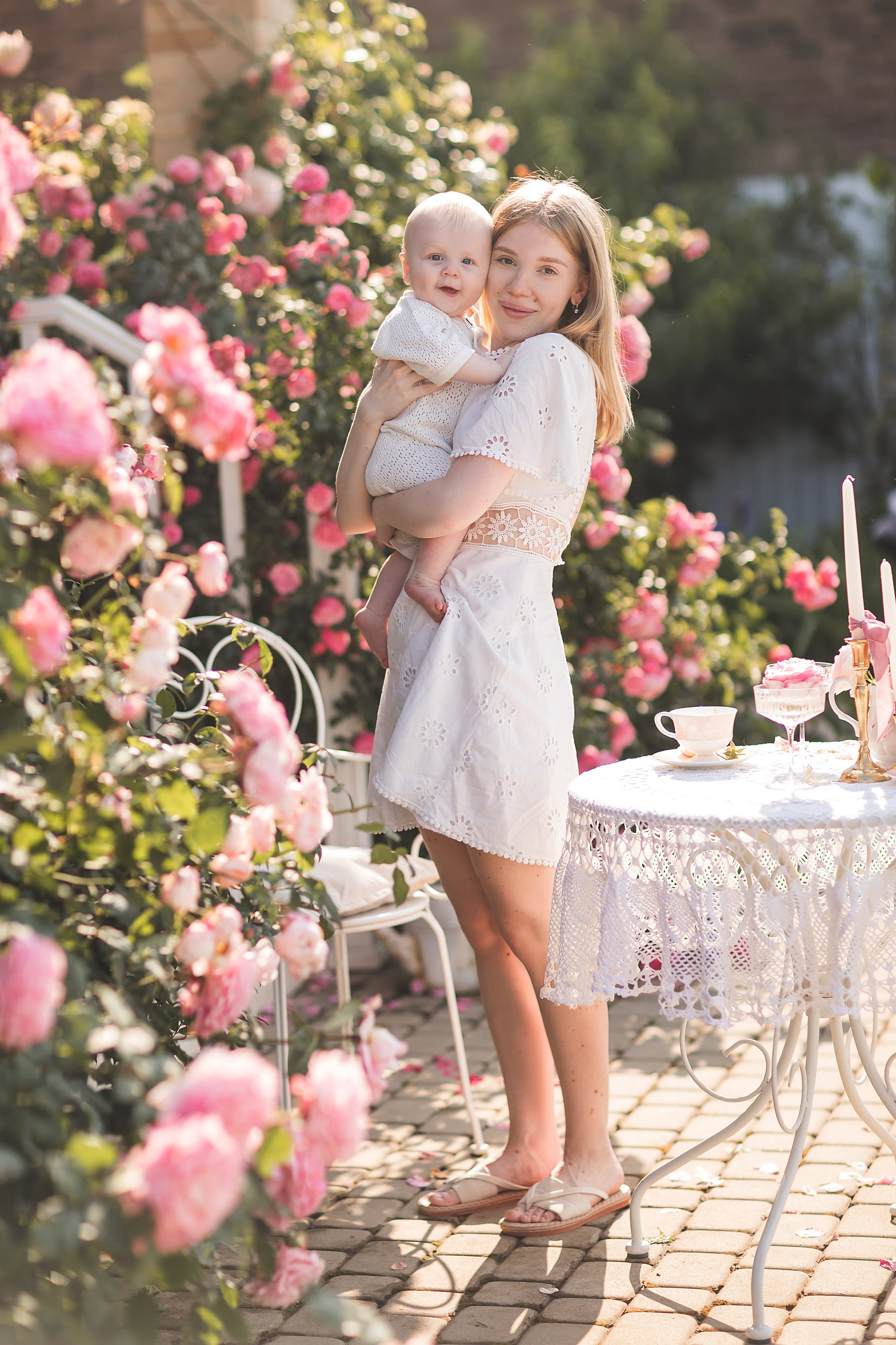 Крыльцо с розами. Семейный и детский фотограф Краснодар Валерия Власенко