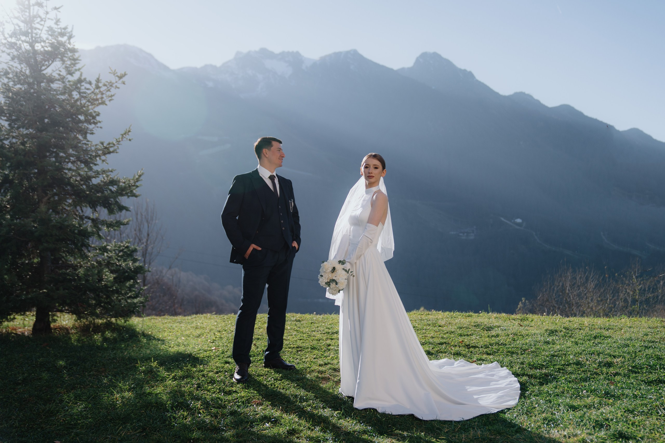 Свадебный кабрио фототур в Красную поляну. Свадебный фотограф в Сочи и Адлере — Фотосессии на море и в горах | Виктор Рогулев