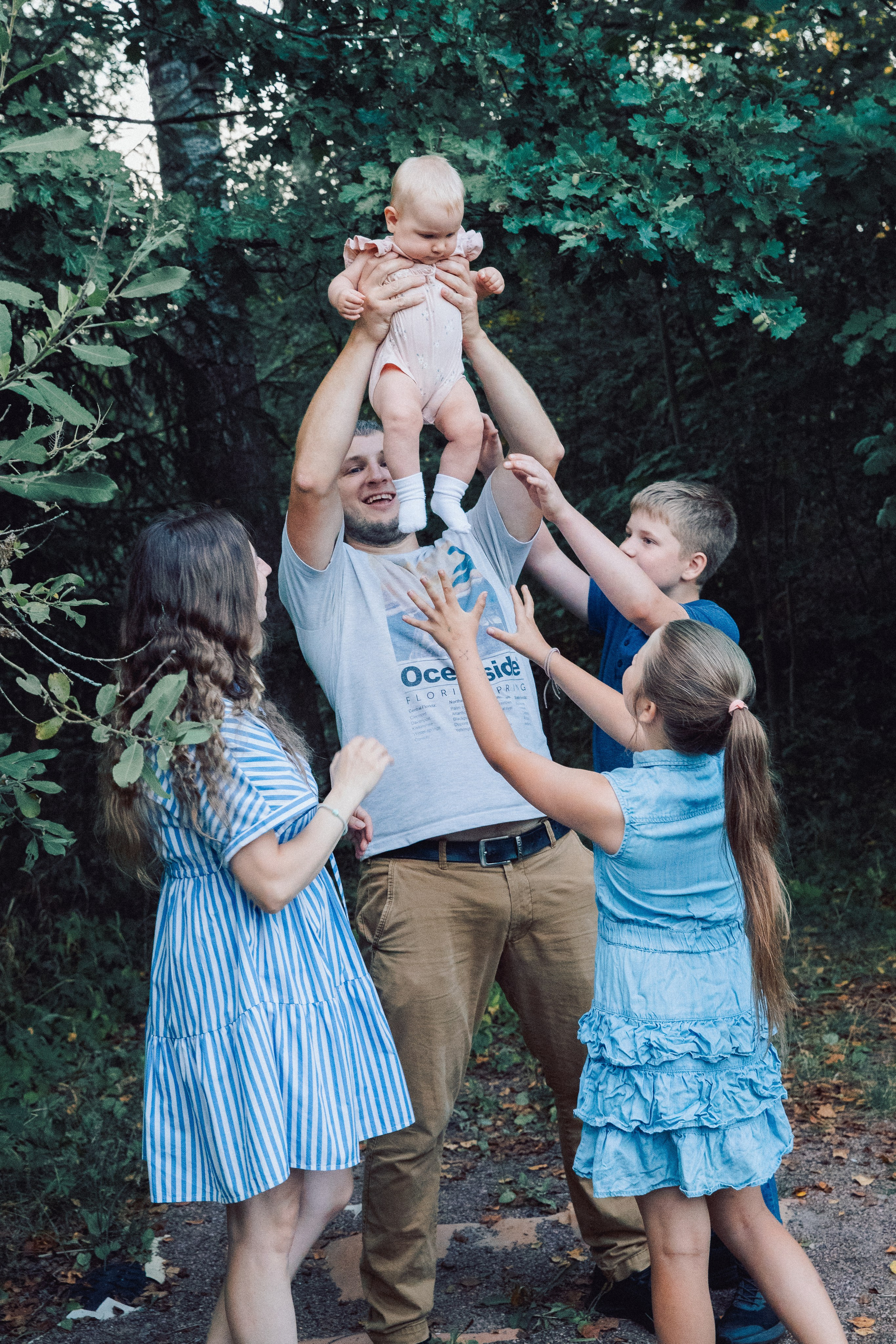 Лиза семьей. Август 2024. Фотограф в Санкт-Петербурге Алена Сертакова