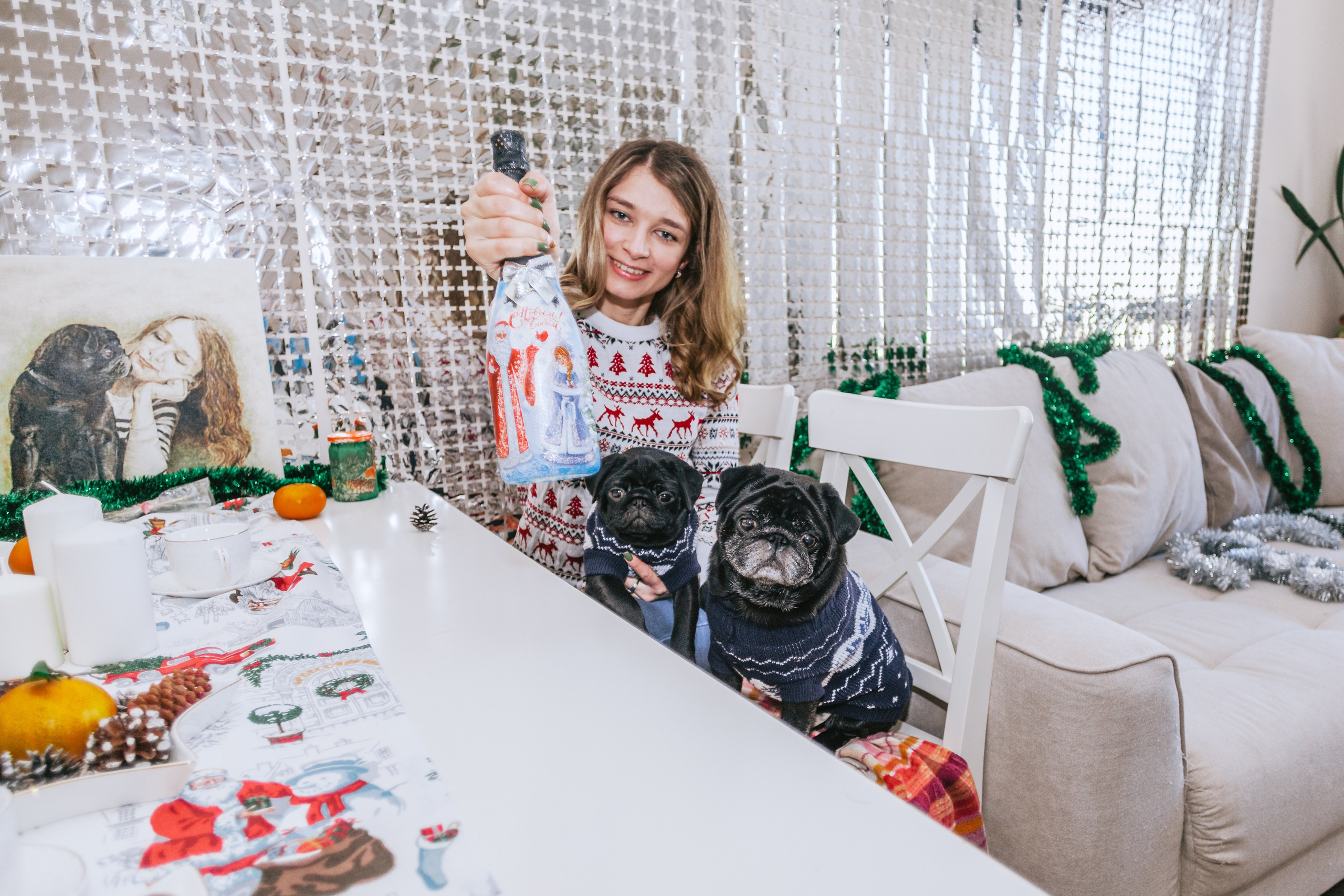 Домашняя фотосессия Оли и двух ее мопсов. Фотограф-анималист Татьяна Степанова