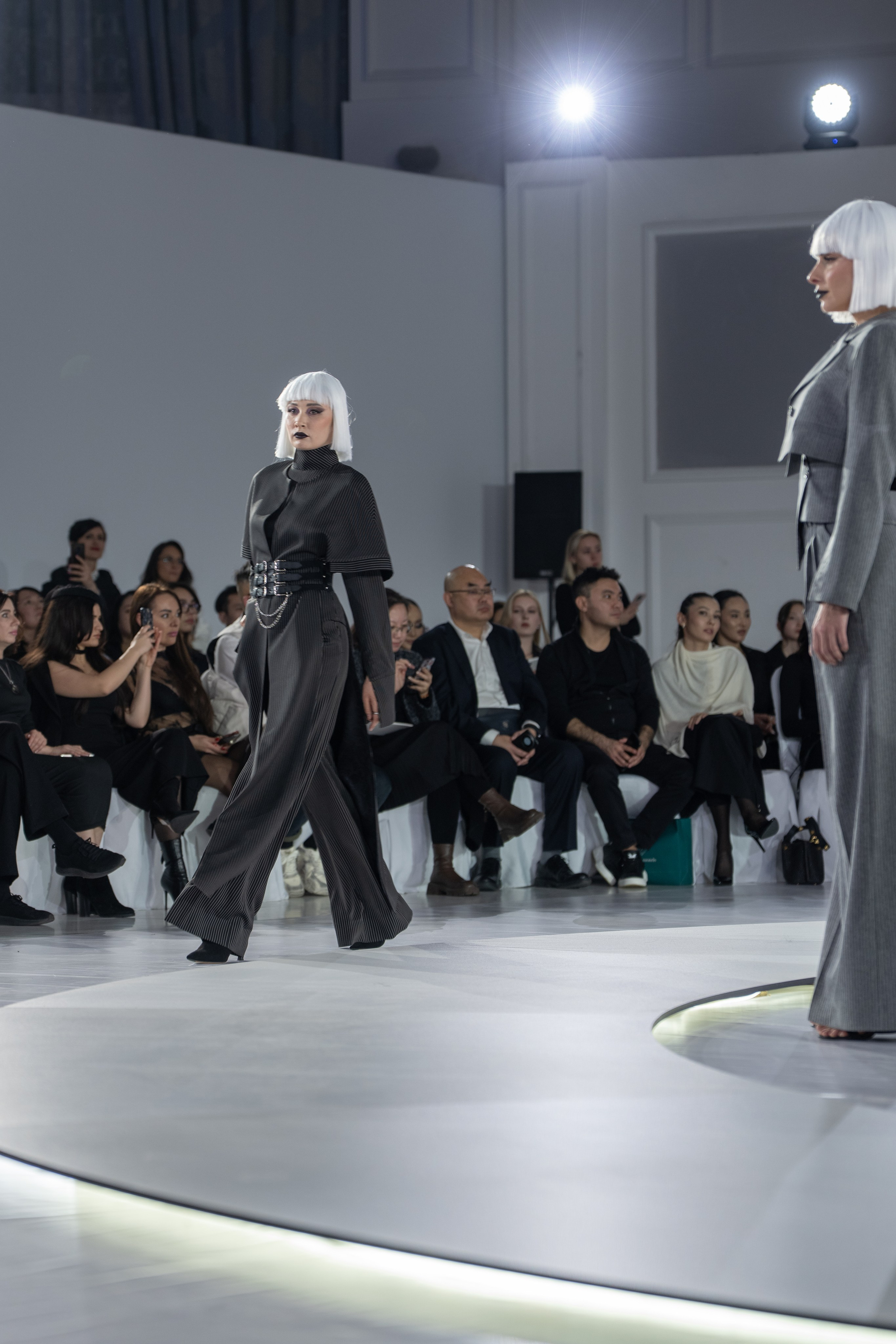 Дизайнер Umed Kuchkaliev. Сайт Алматинского НЮ АРТ, будуар и фэшн фотографа Дениса Карпенко