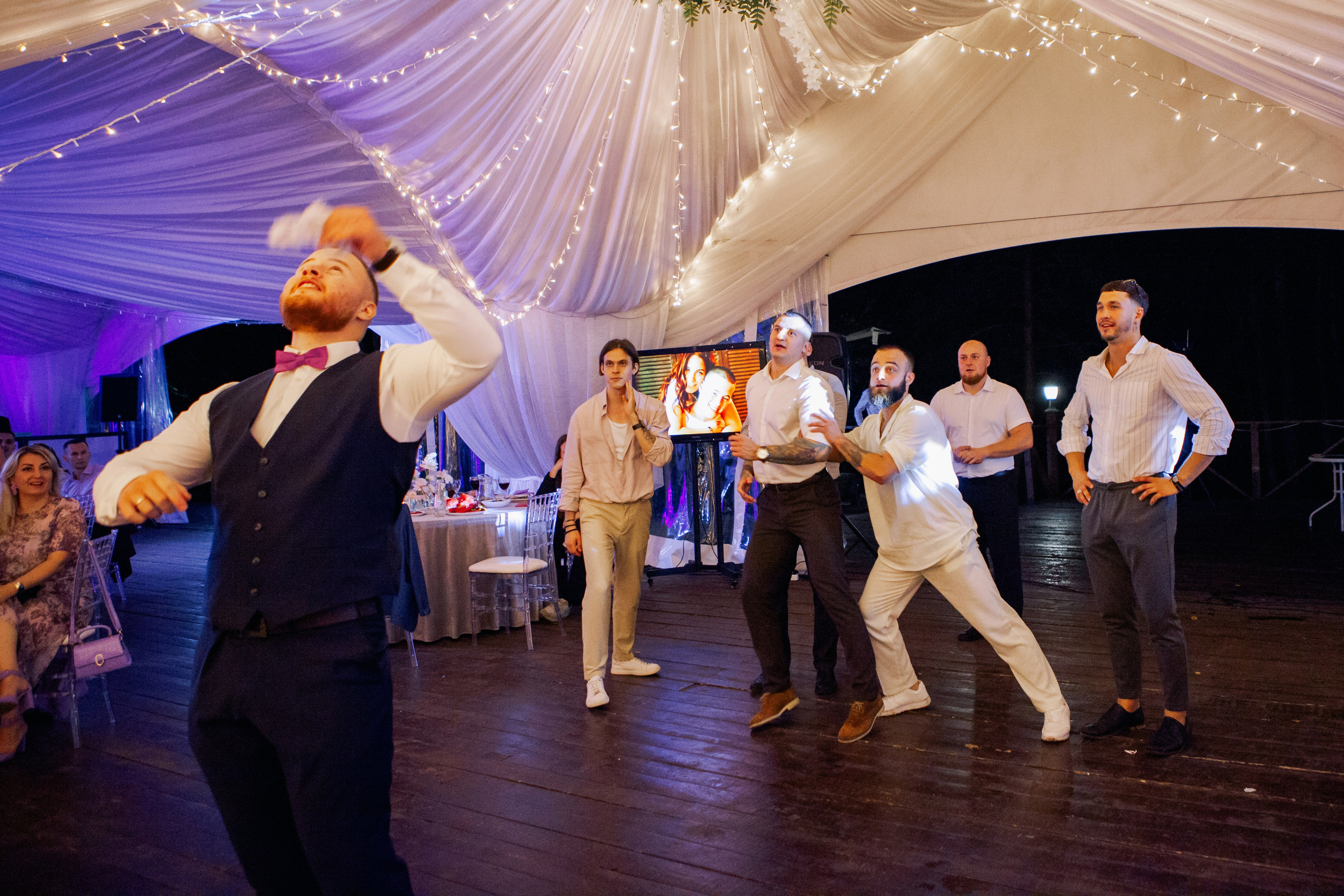 Свадебная фотосессия в отеле hartwell hotel и на патриарших прудах. Фотограф Ольга Ефремова