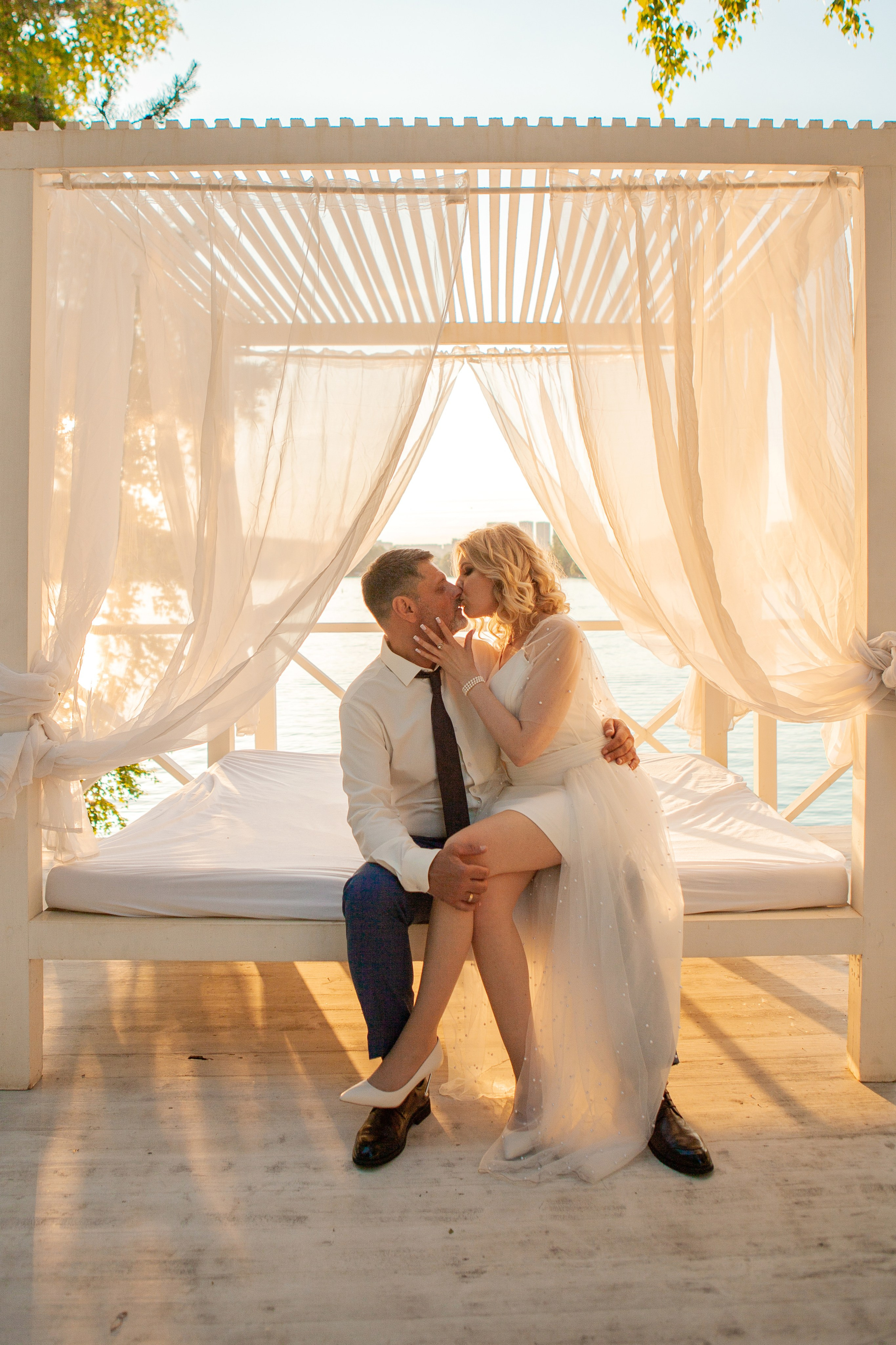 Фотосессия молодоженов на пляже Рублево. Фотограф Ольга Ефремова