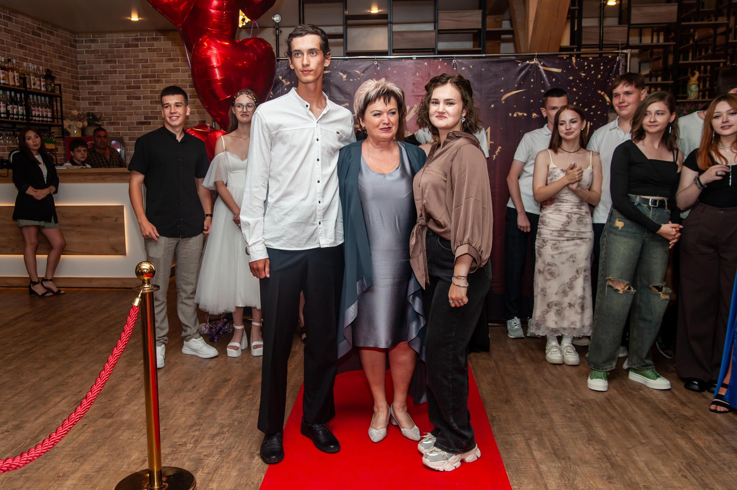 Выпускной МАОУ СОШ № 17 им. Эдуарда Есаяна. Свадебный и семейный фотограф Денис Лукьянов в Краснодаре, Краснодарском крае и Республике Крым