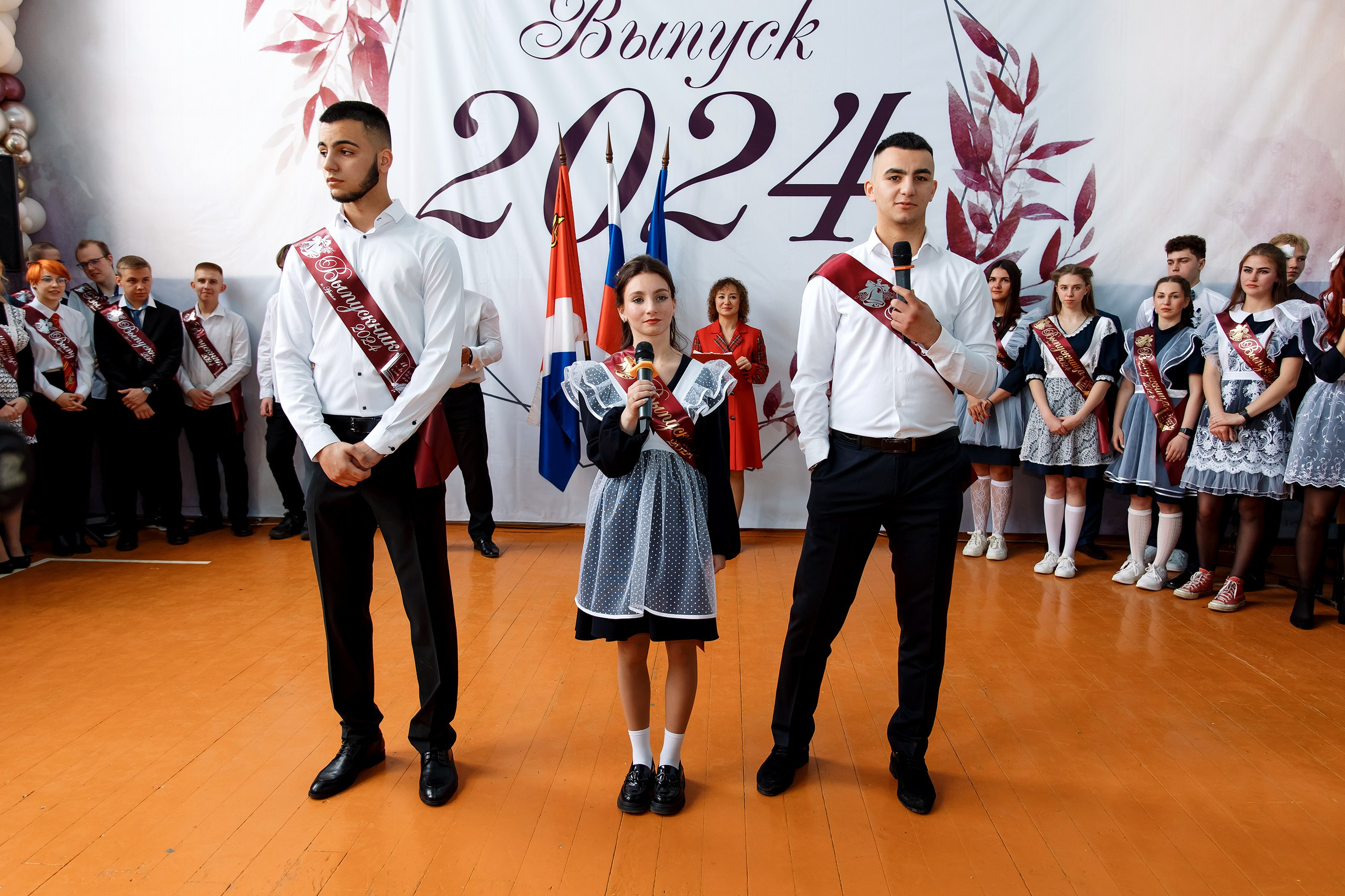 11 класс Последний звонок. Фотограф Любовь Корниенко, Примоский край