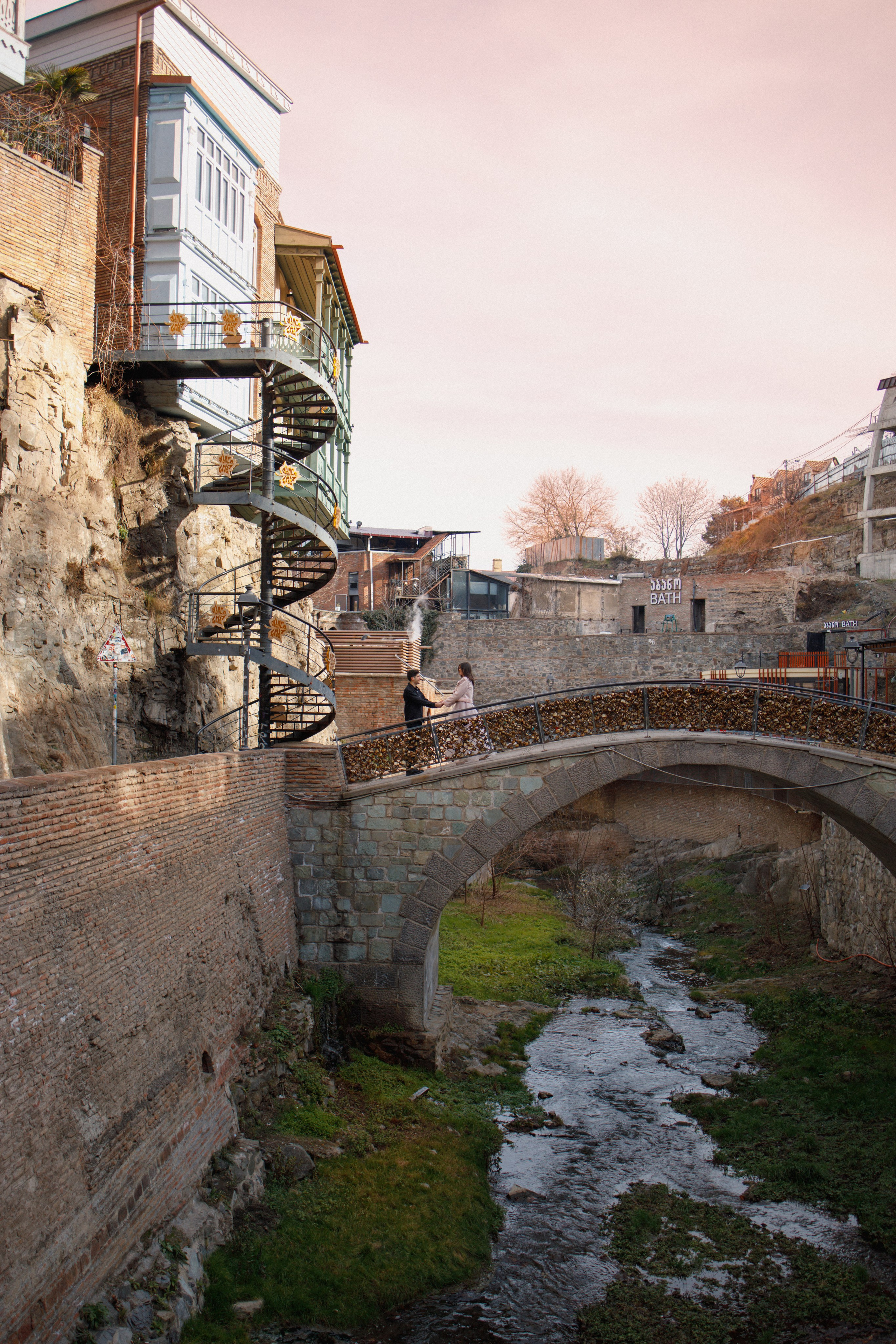 Прогулка у водопада. Свадебный фотограф Москва