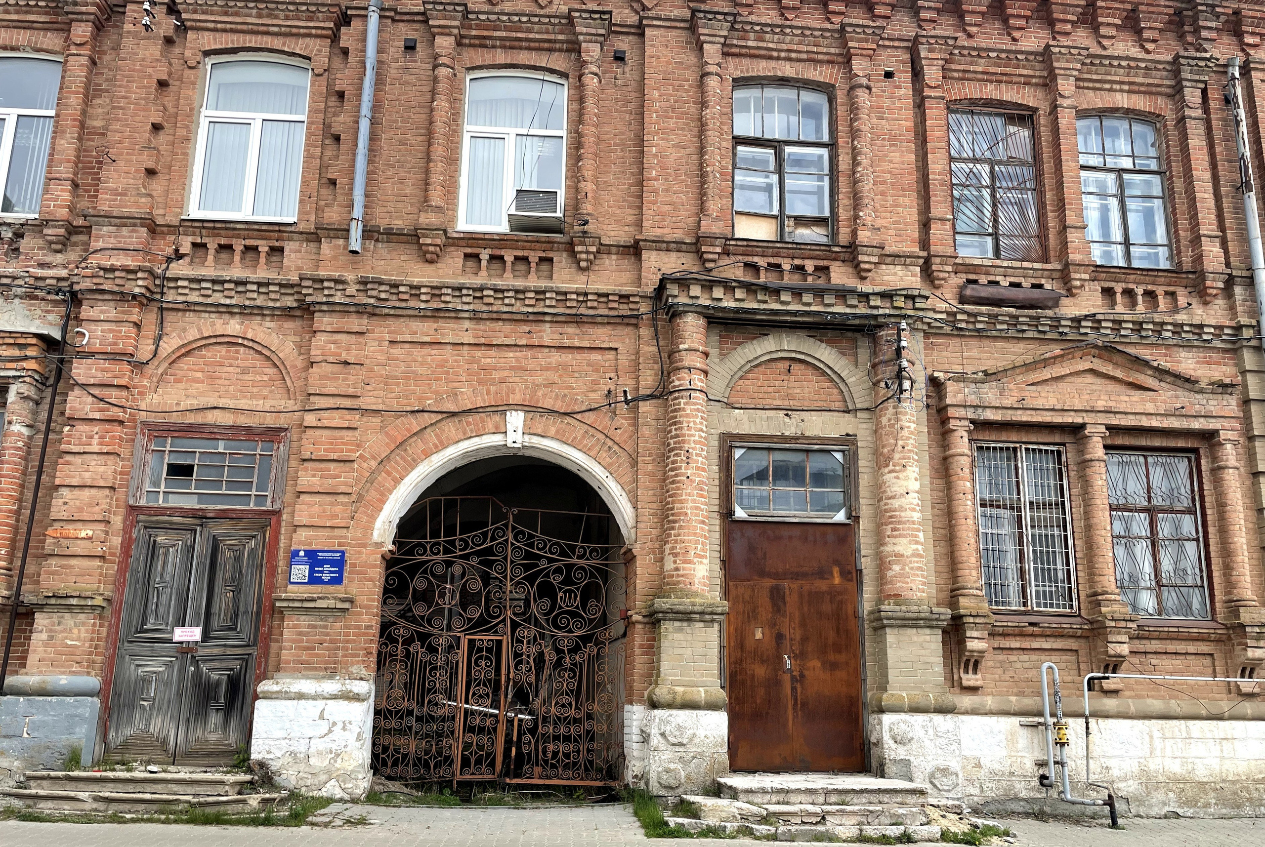 20 109 Арка красный кирпич. ВИЗУАЛЬНЫЕ И ЗВУКОВЫЕ РЕШЕНИЯ ДЛЯ БИЗНЕСА И СЪЁМОК ТЕЛЕТЕЛА