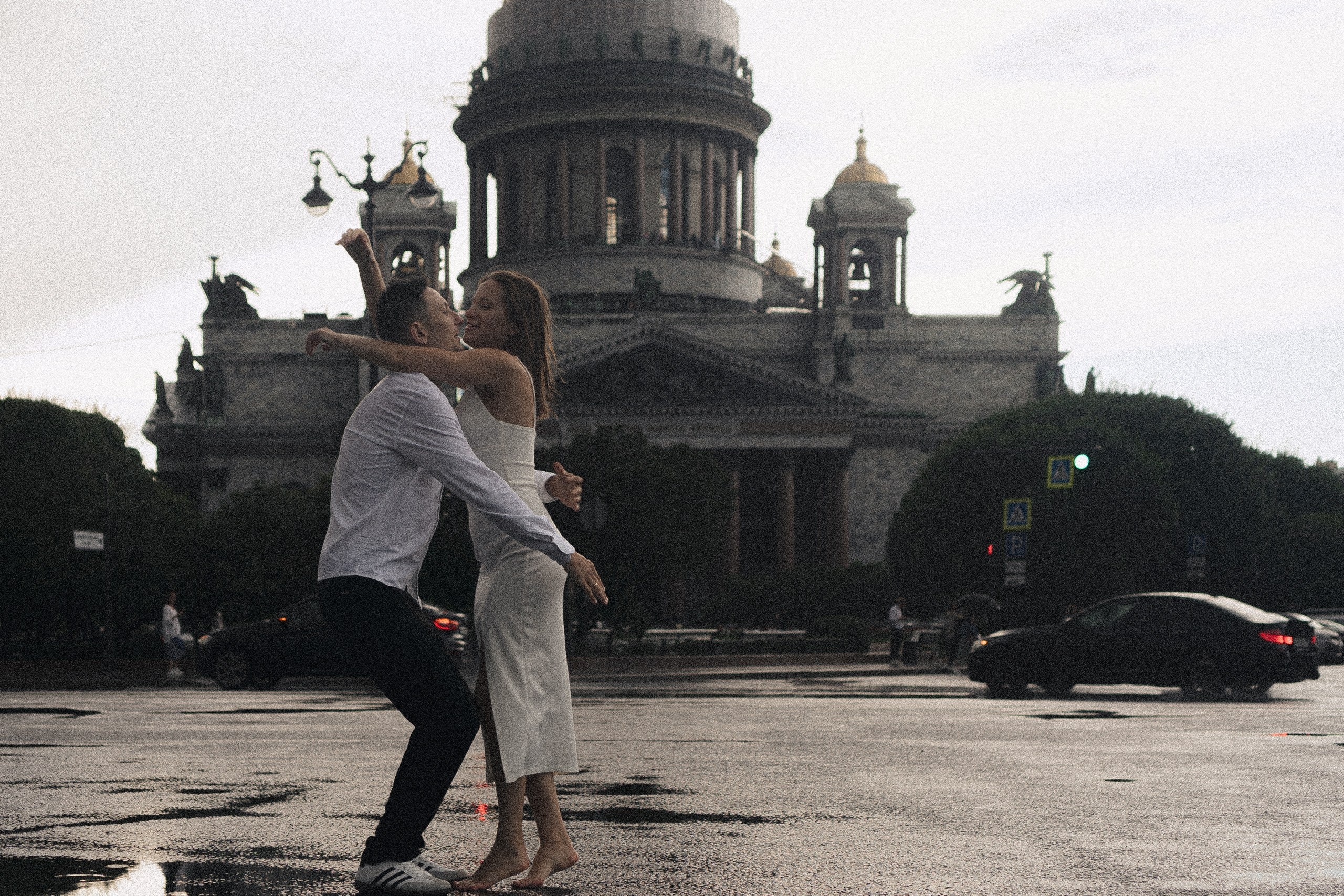 СВАДЕБНАЯ ФОТОСЕСИСИЯ В МЕТРО И ВОЗЛЕ ИСАКИЕВСКОГО СОБОРА В ДОЖДЬ. Профессиональный фотограф, Санкт-Петербург — Виктория Богомолова