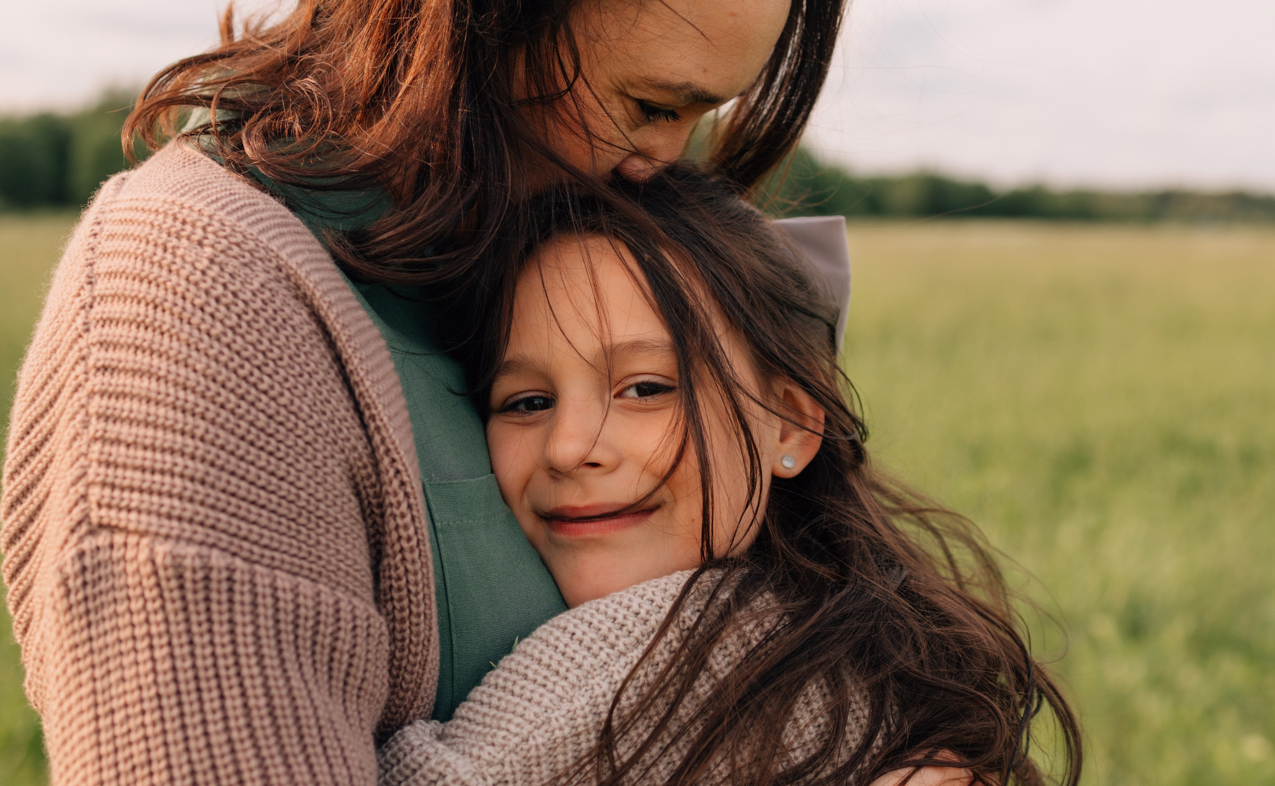 Анна, Марчелло, Настенька и Влада в поле. Фотограф Москва Светлана Кирюшина