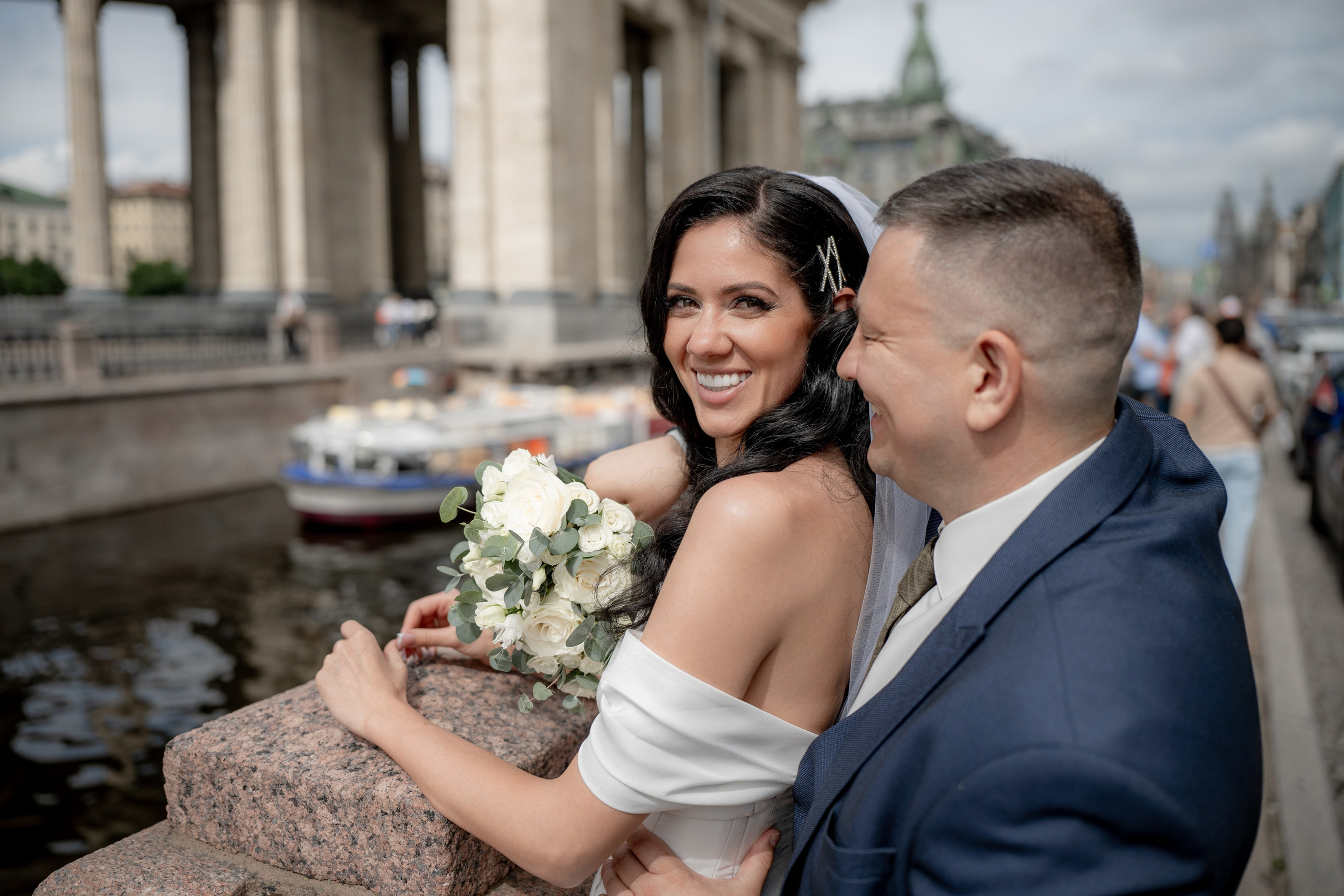 Красивые места для свадебной фотосессии летом в Санкт-Петербурге. Свадебный фотограф Александр Невский в Санкт-Петербурге