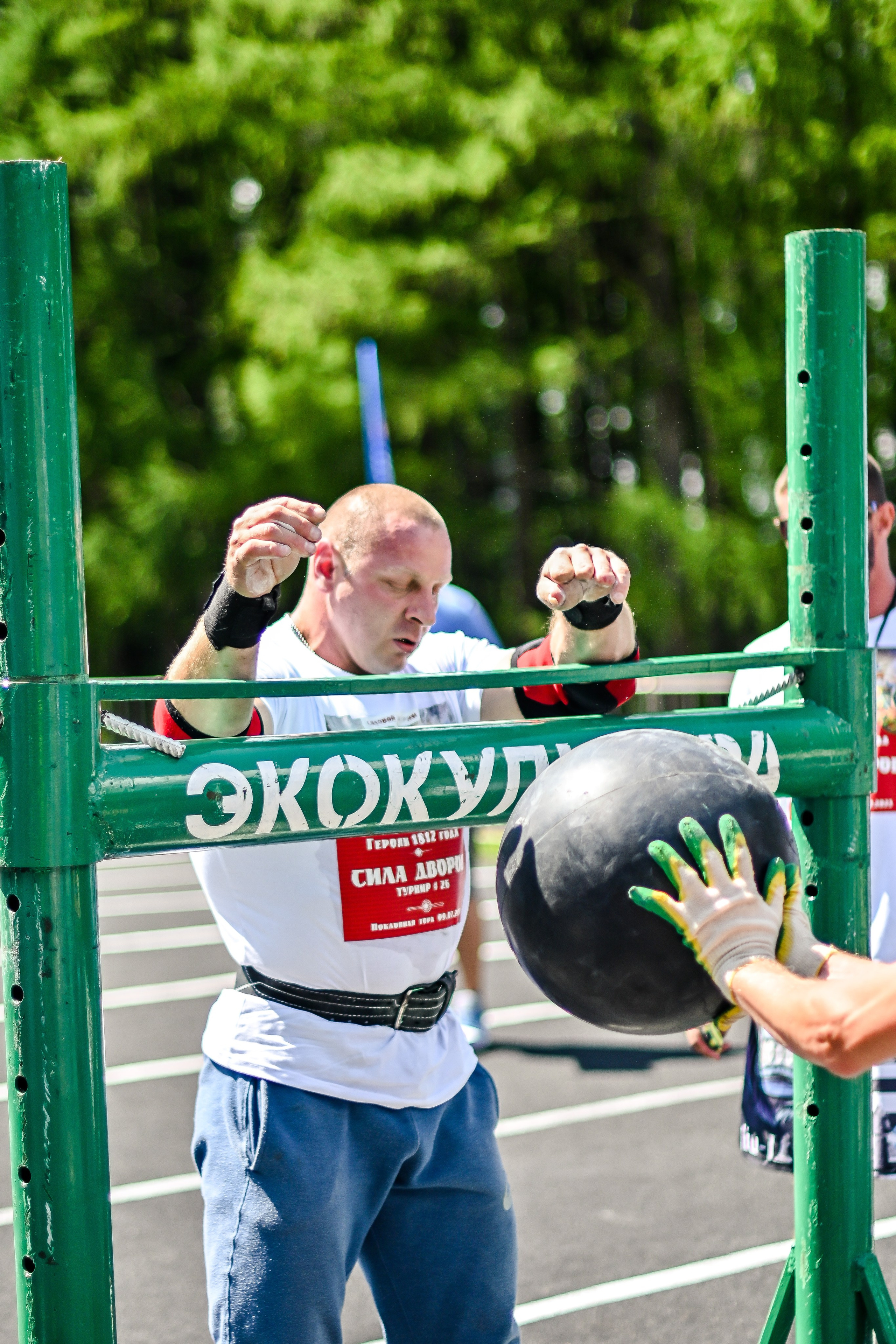 СТРОНГ. Фотограф для бизнесконтента, репортажей и семейного альбома в Москве