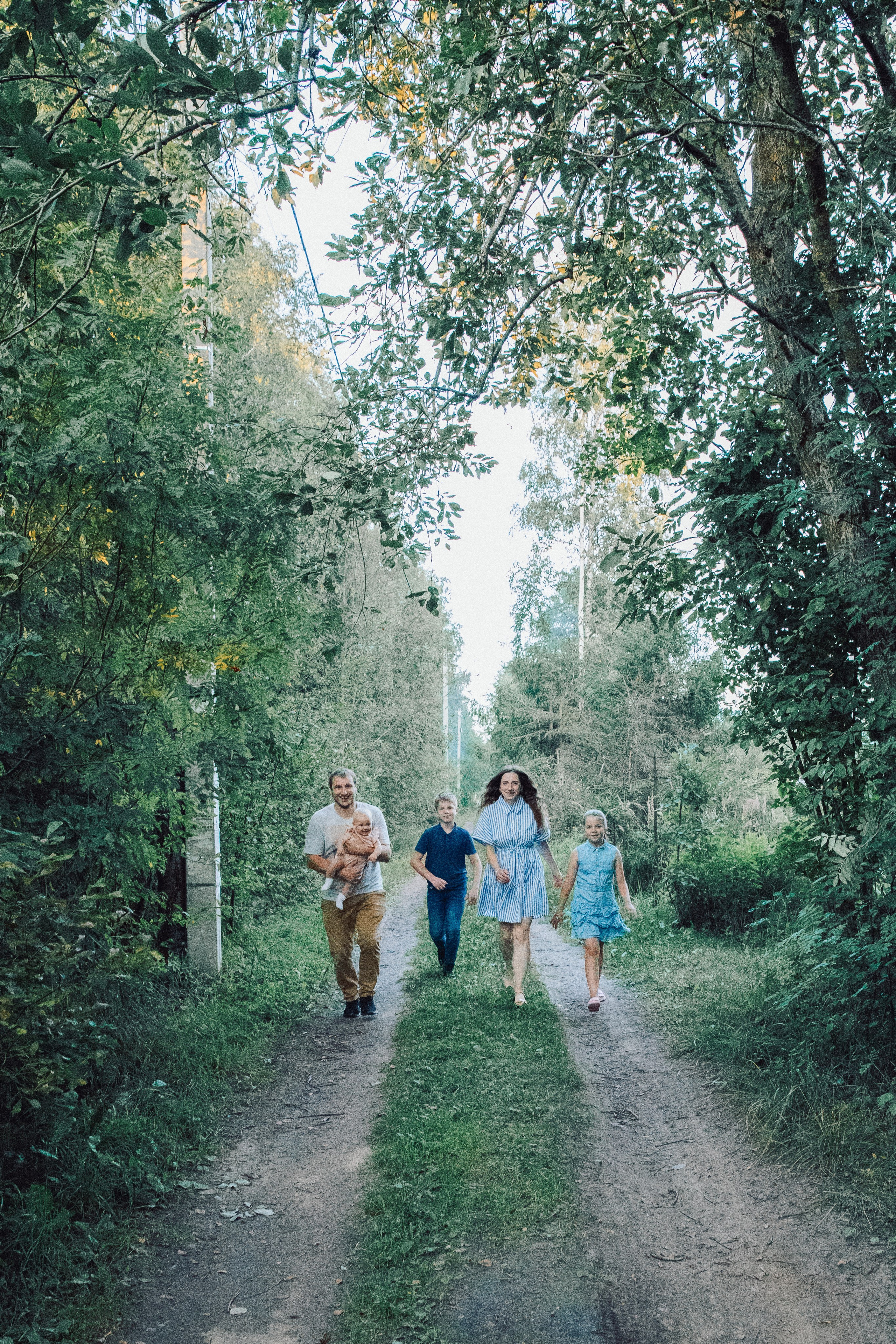Лиза семьей. Август 2024. Фотограф в Санкт-Петербурге Алена Сертакова