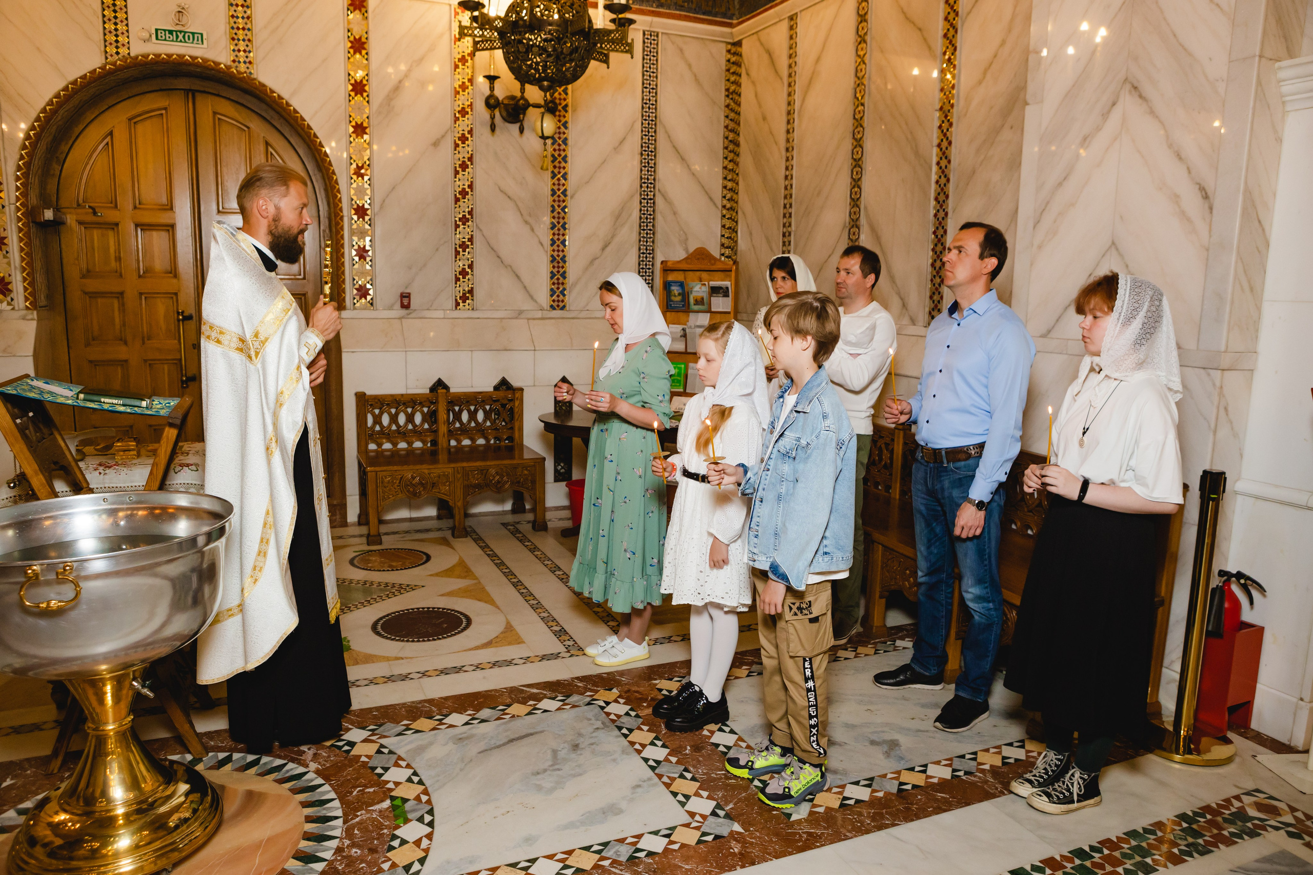 Таинство Крещения. Сайт с красивыми фотографиями и людьми