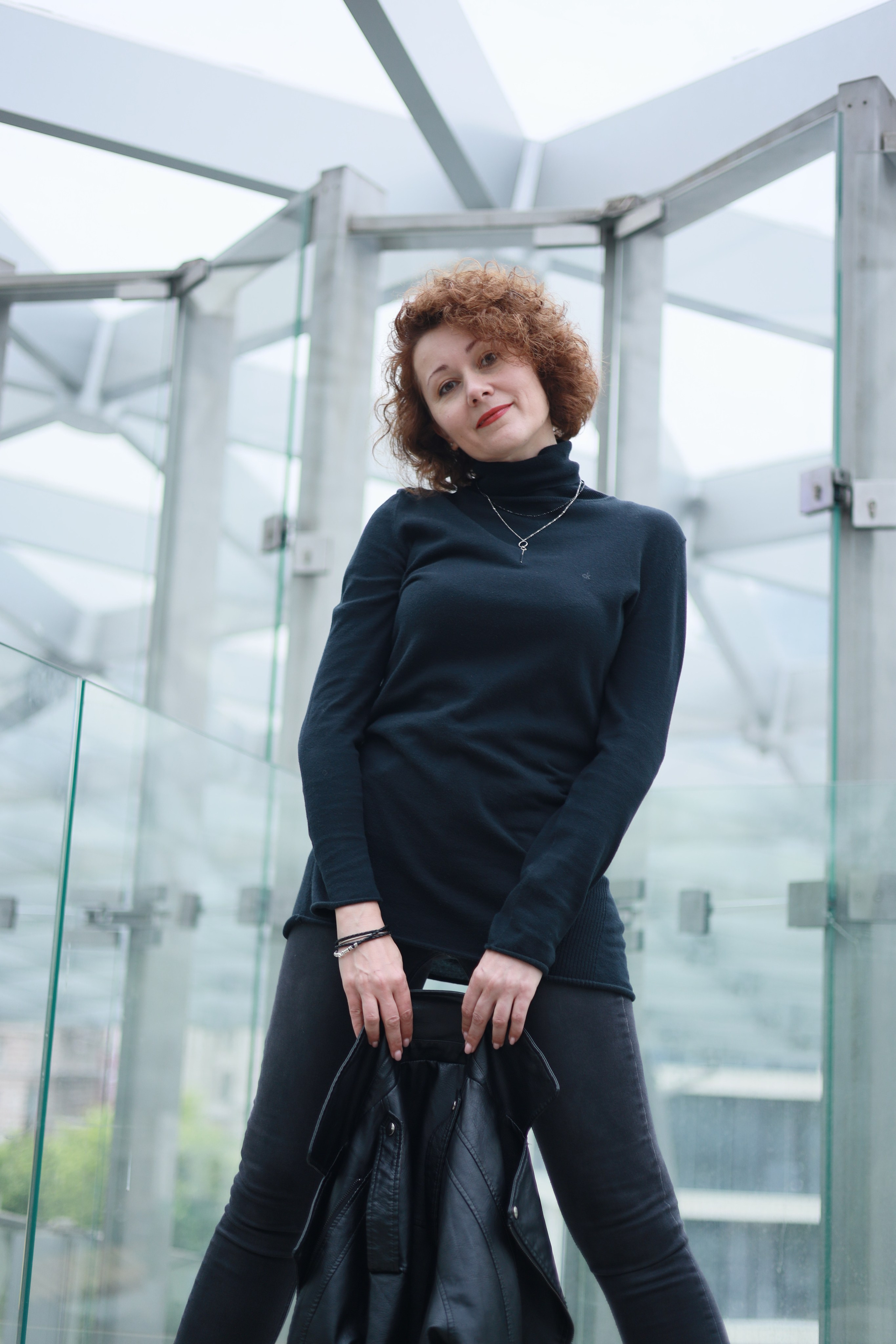 Larisa walking in the park. Family, portrait, content photo in Costa Rica Evgeniya Besprozvannykh