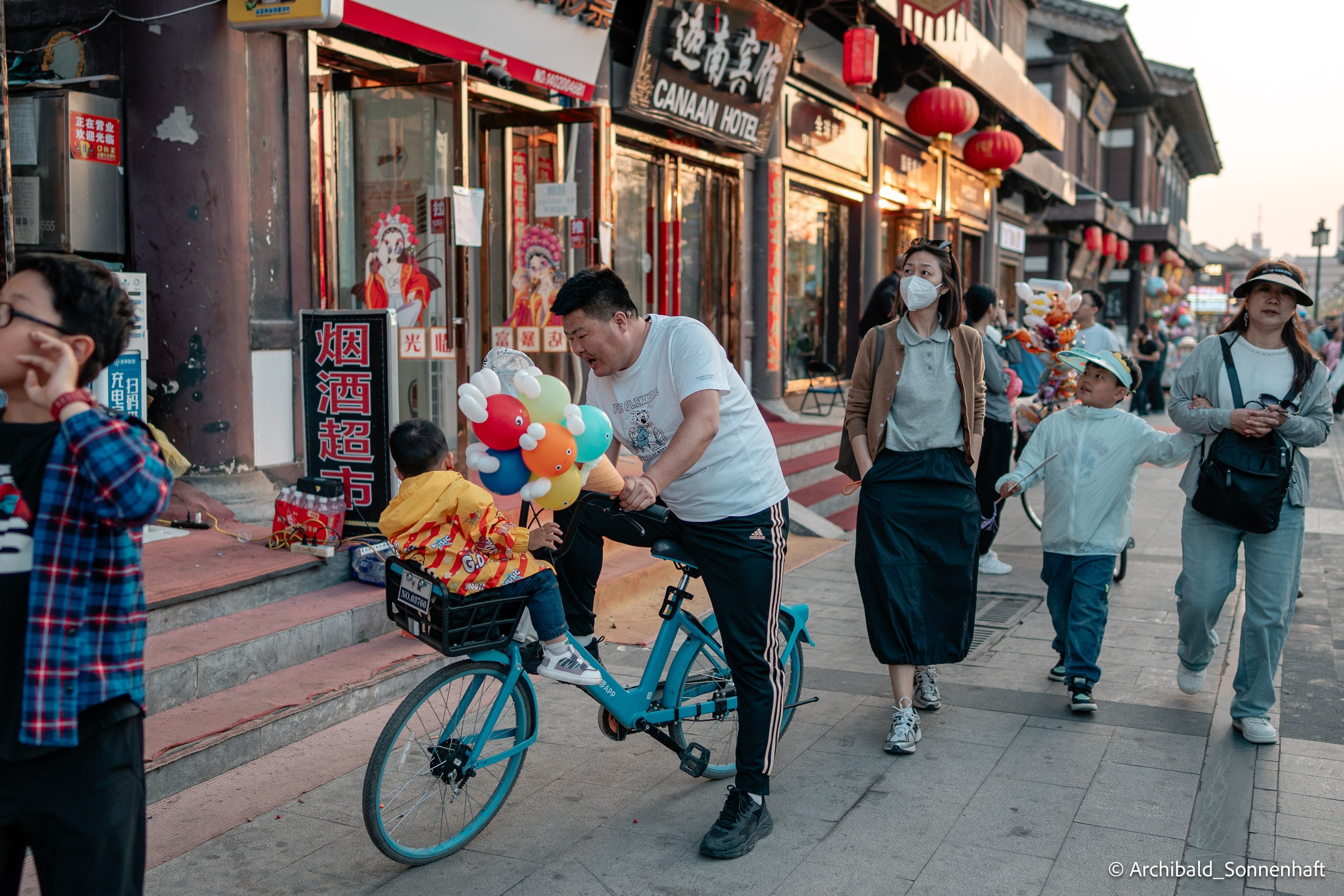 Datong. Photographer in Guangzhou, China. Archibald Sonnenhaft