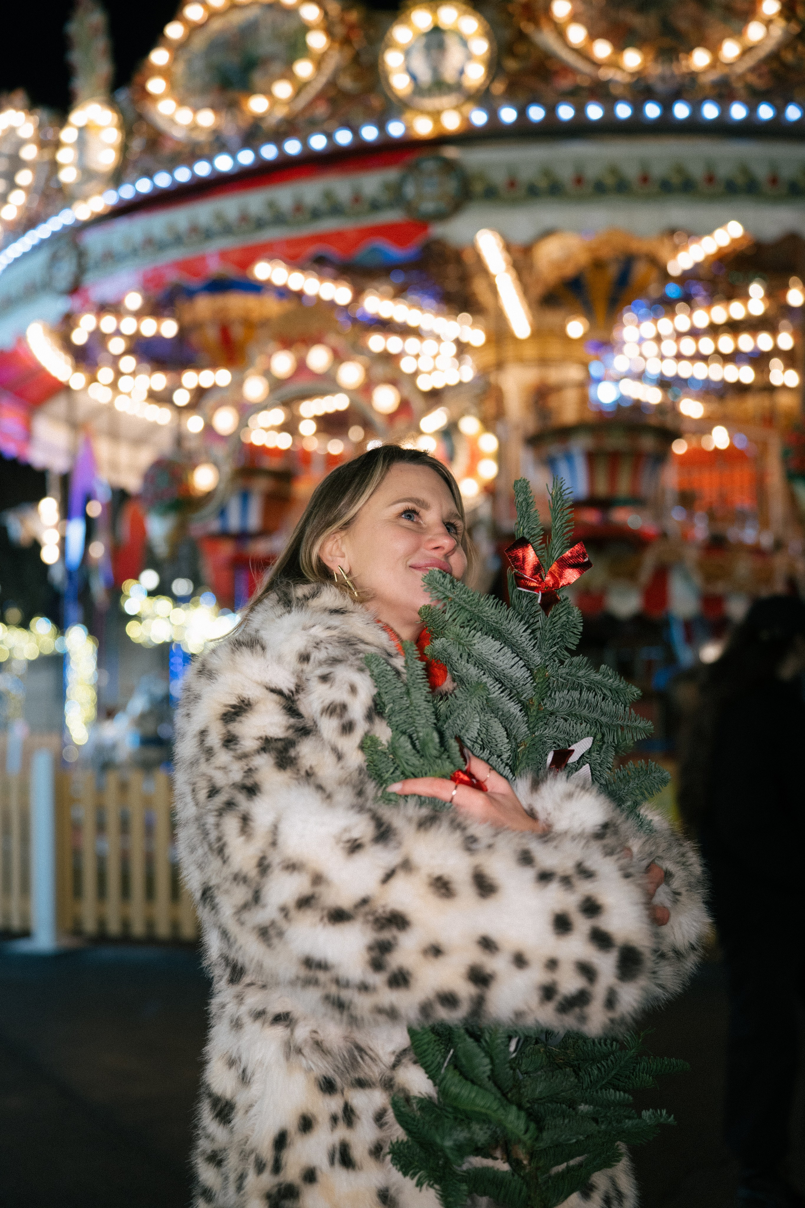 ПРОГУЛКА НА МАНЕЖНОЙ ПЛОЩАДИ ДЛЯ ДЕВУШКИ ПЕРЕД НОВЫМ ГОДОМ (НОВОГОДНЯЯ ФОТОСЕССИИЯ НА МАНЕЖНОЙ ПЛОЩАДИ). Профессиональный фотограф, Санкт-Петербург — Виктория Богомолова