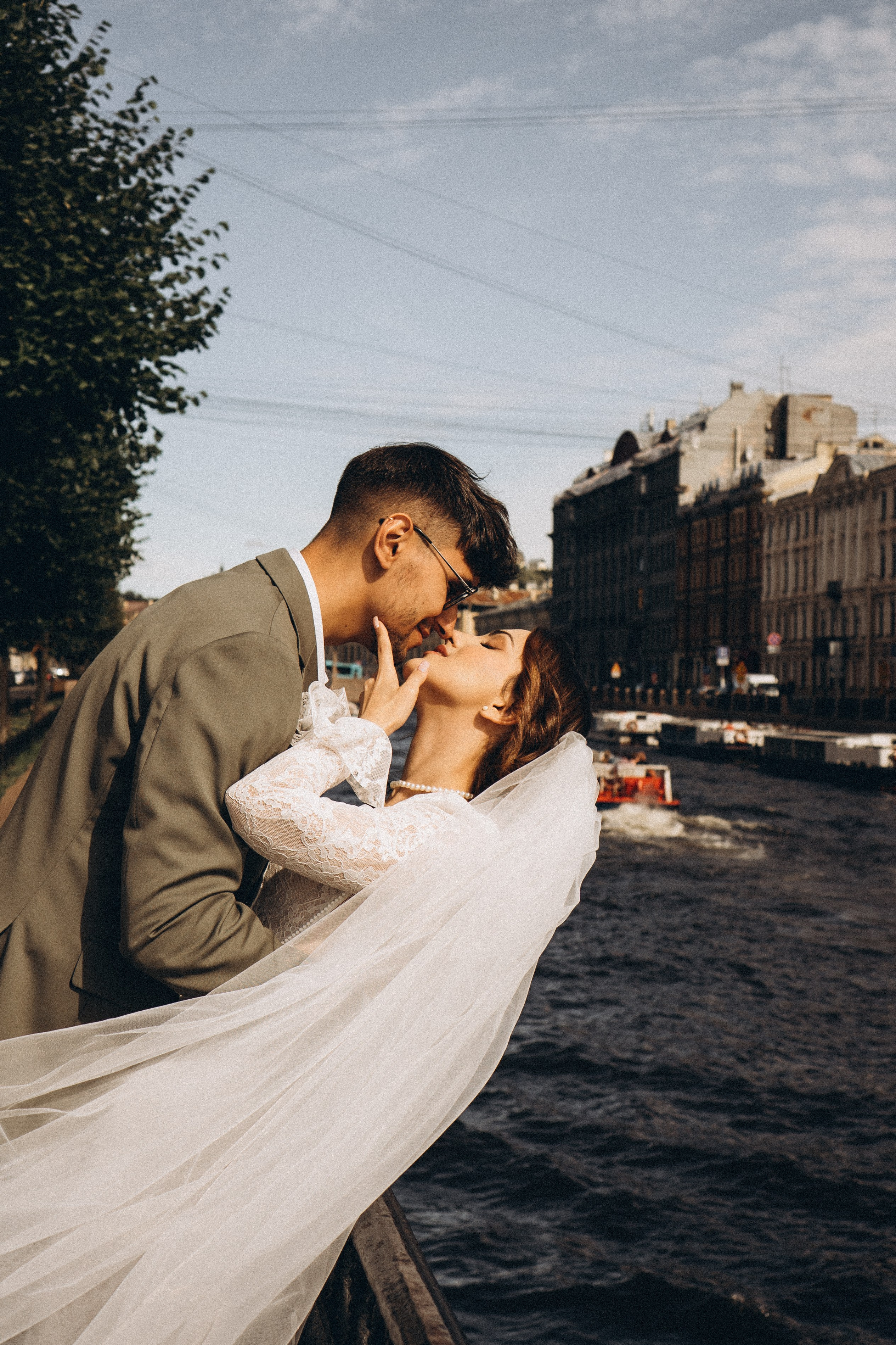 СВАДЕБНАЯ ПРОГУЛКА ВОЗЕ ИСАИКЕВСКОГО СОБОРА АСТОРИИ И ЗАКОНОДАЛЕТНОГО СОБРАНИЯ. Профессиональный фотограф, Санкт-Петербург — Виктория Богомолова