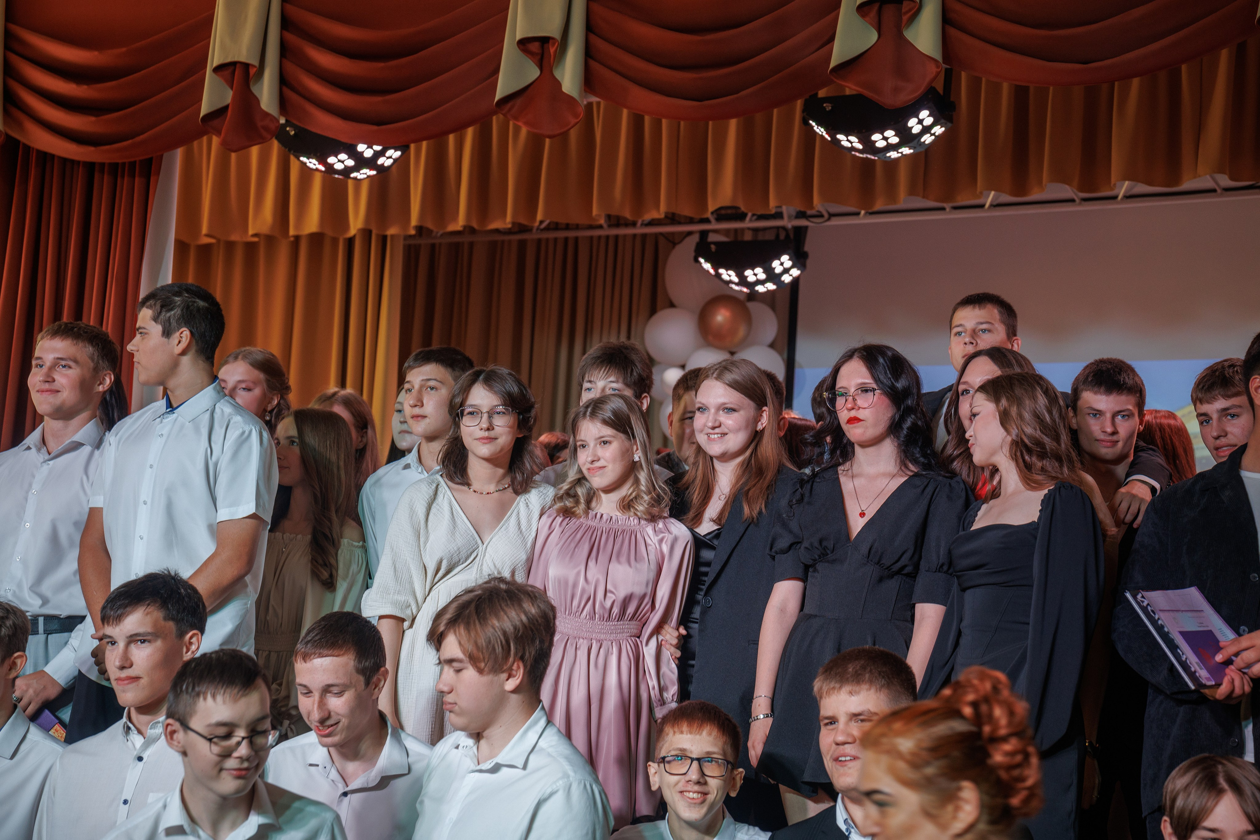 Вручение аттестатов. Свадебный и семейный фотограф в Новосибирске Ирина Дорошкова