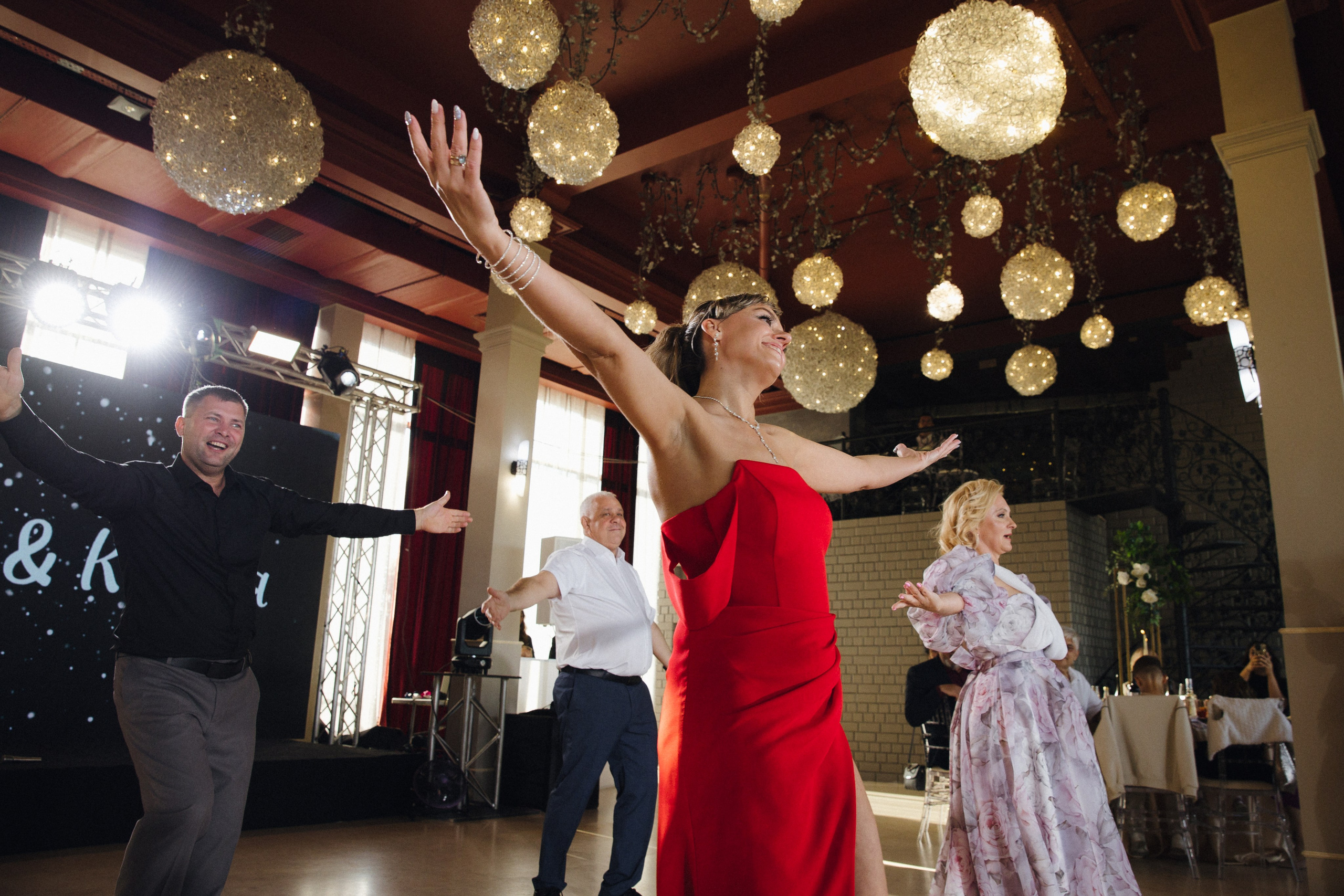 Банкет (Ксения & Никита). Свадебные фотографы в г. Сургут Маркова Наталья и Замахина Елена