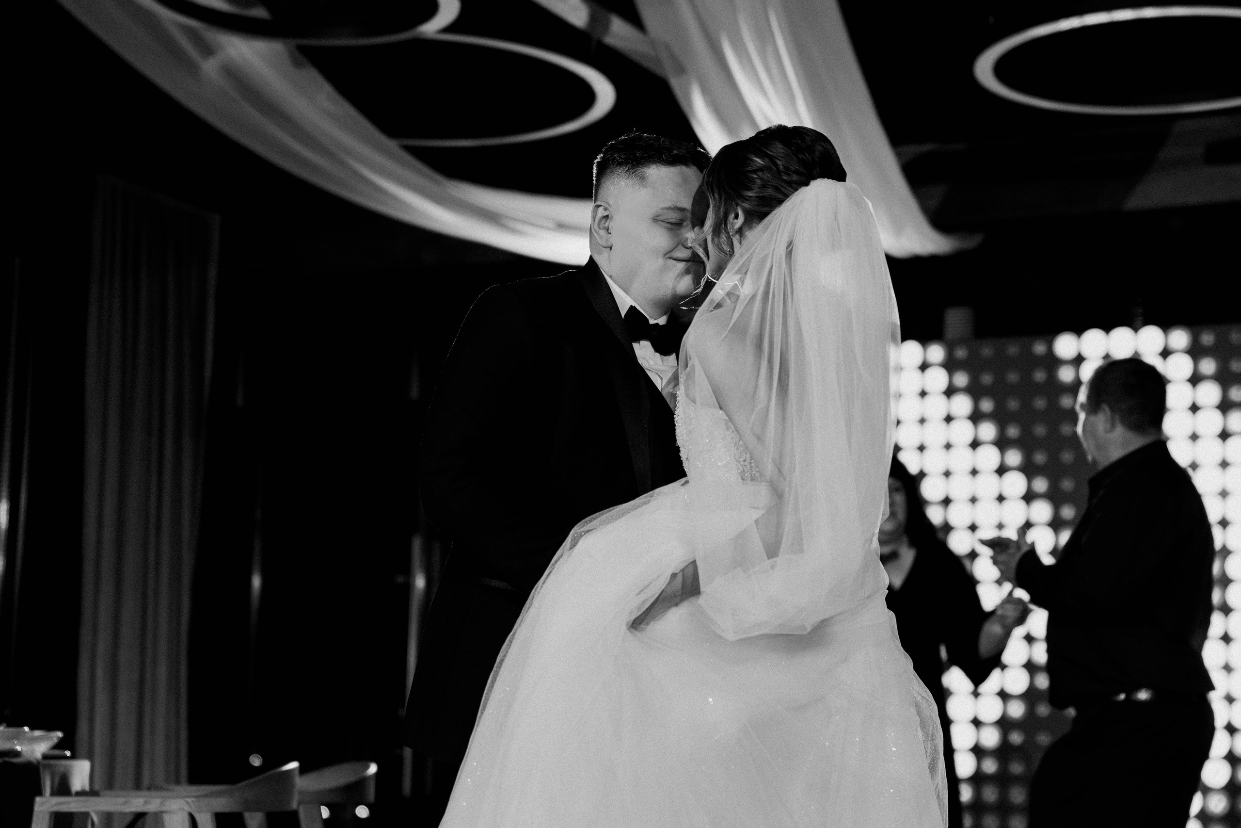 Свадебная история. Лесной Виладж. Свадебный и семейный фотограф Рассказова Виктория