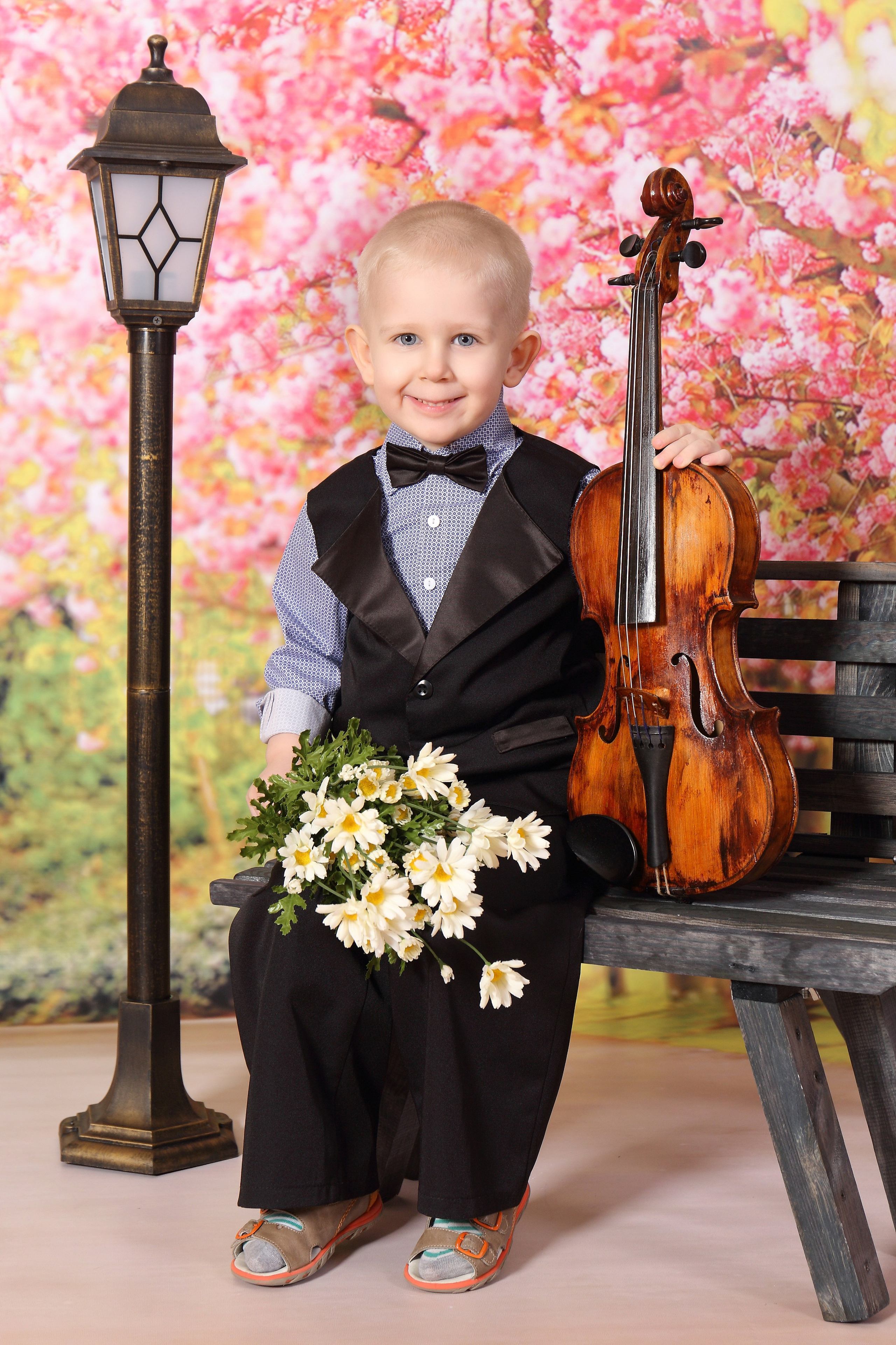 Со скрипкой. Детская выездная фотостудия
