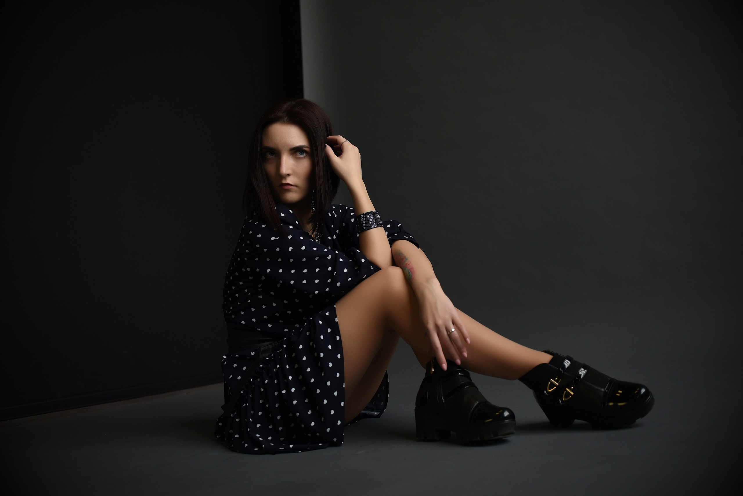 Индивидуальная студийная. Свадебный, семейный, детский, контент фотограф в Омске Максим Ильин