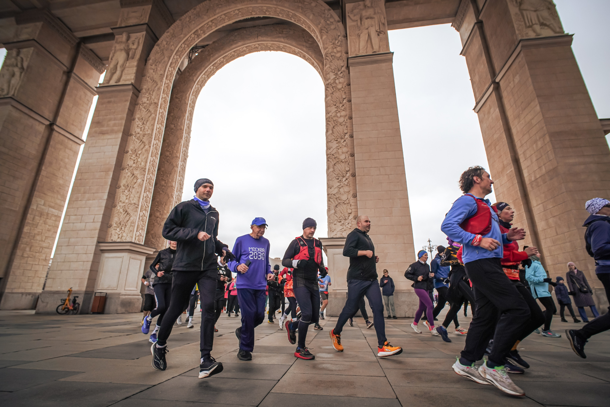 #марафонудома #яuzarun 2024 2-я петля, группа 6:30. Роман Капилюшов. Бег. Фото. Видео. г. Люберцы