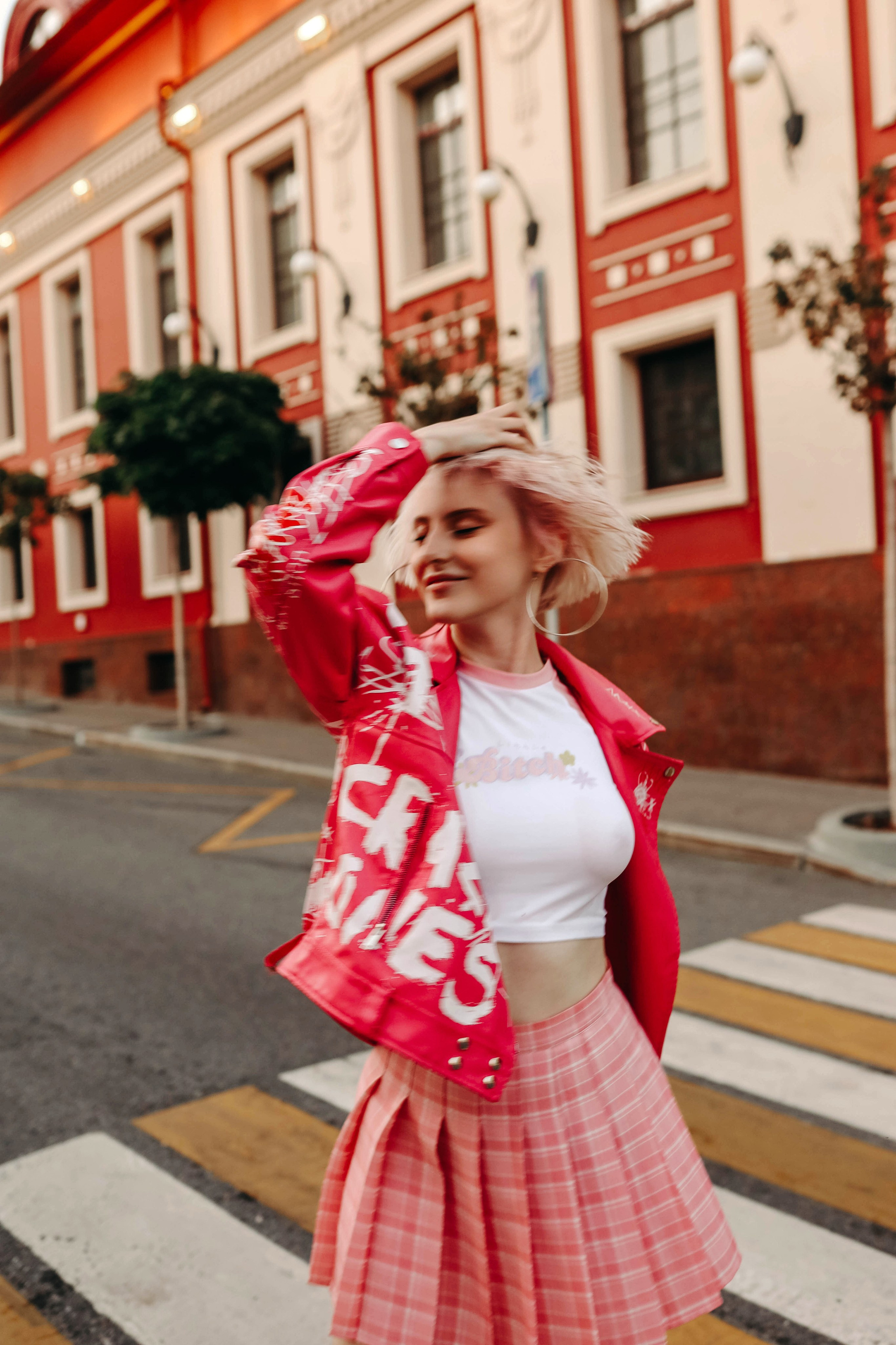 Женская летняя прогулочная фотосессия в Москве. Свадебный и семейный фотограф в Москве