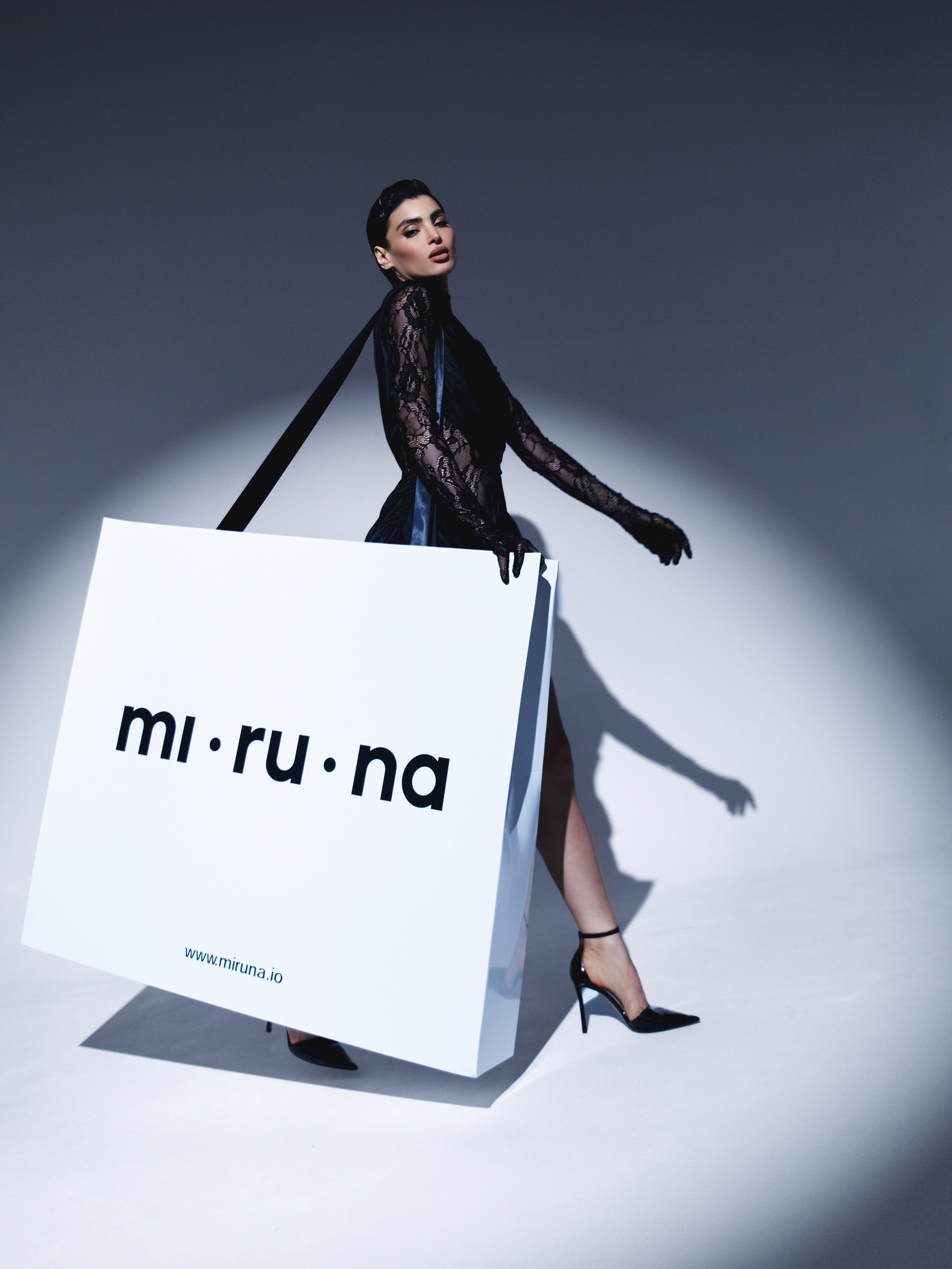 Miruna. NOIZOMAX Художественный фотограф в Дубай