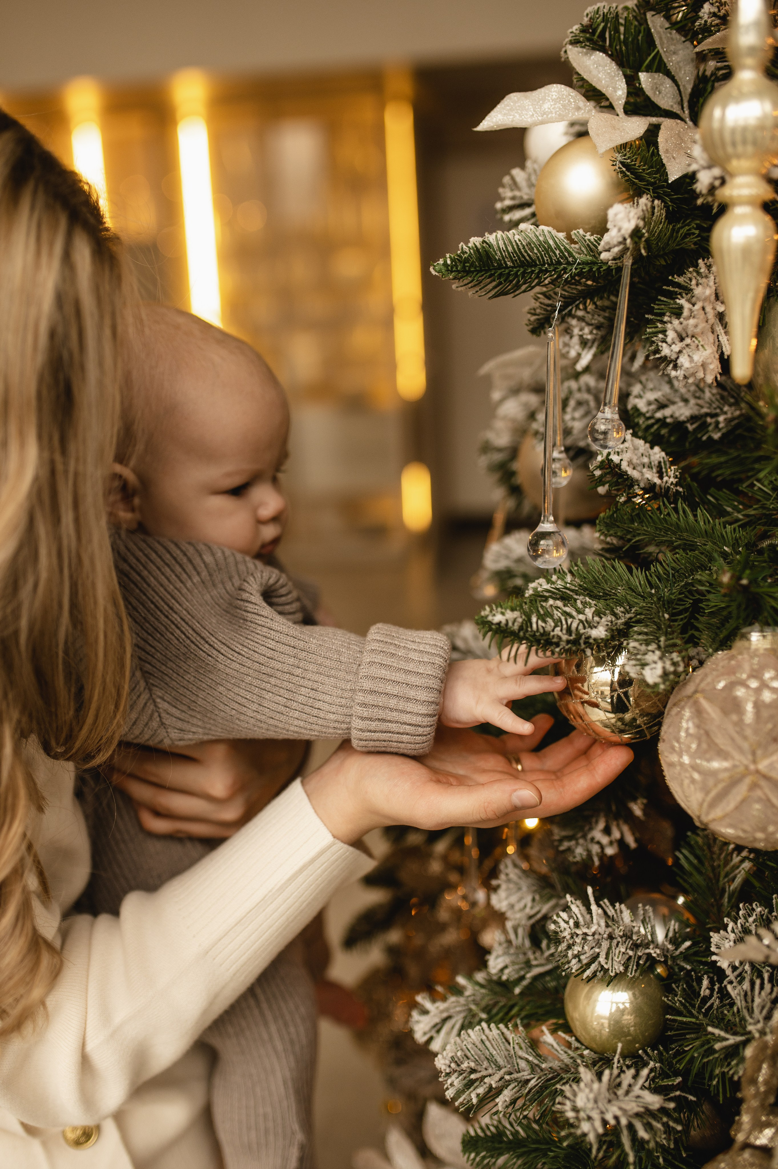 Новогодняя фотосессия в студии с малышом 6 месяцев в Бутово. Семейная фотосессия Бутово Москва фотограф Алина Морщагина