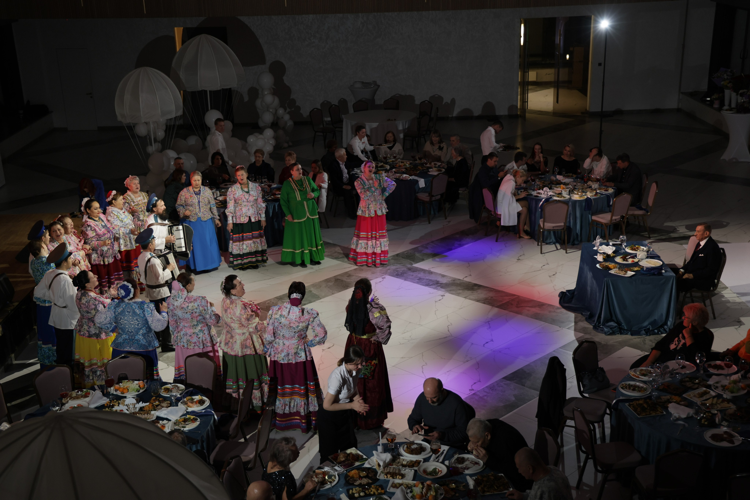 Прыжок длиною в жизнь. Фотограф свадебный, репортажный, индивидуальный, фото для маркетплейсов, брендов, автосалонов