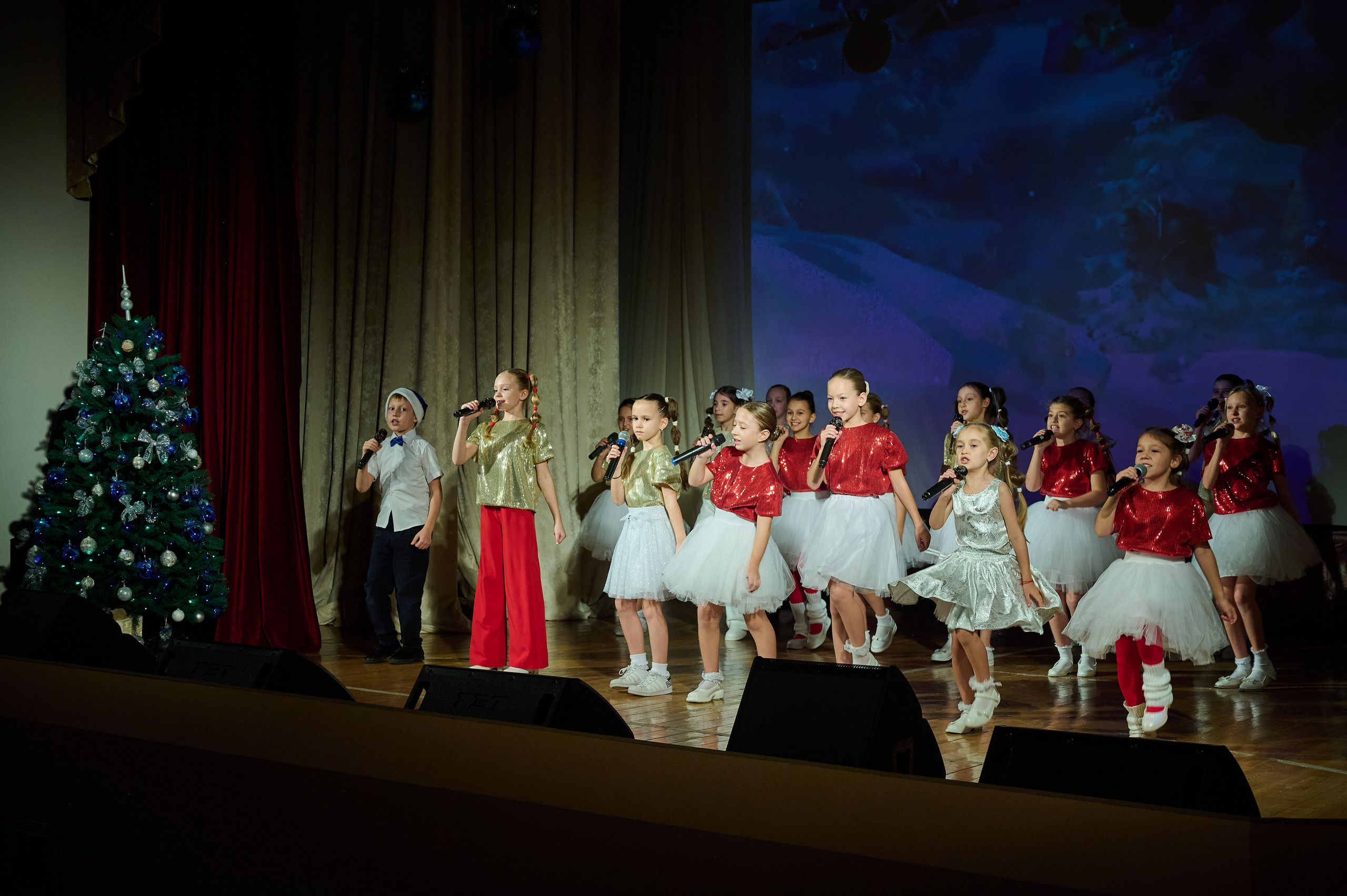 Концерт НГ В ДК. Жизнь курорта Кабардинка в фотографиях