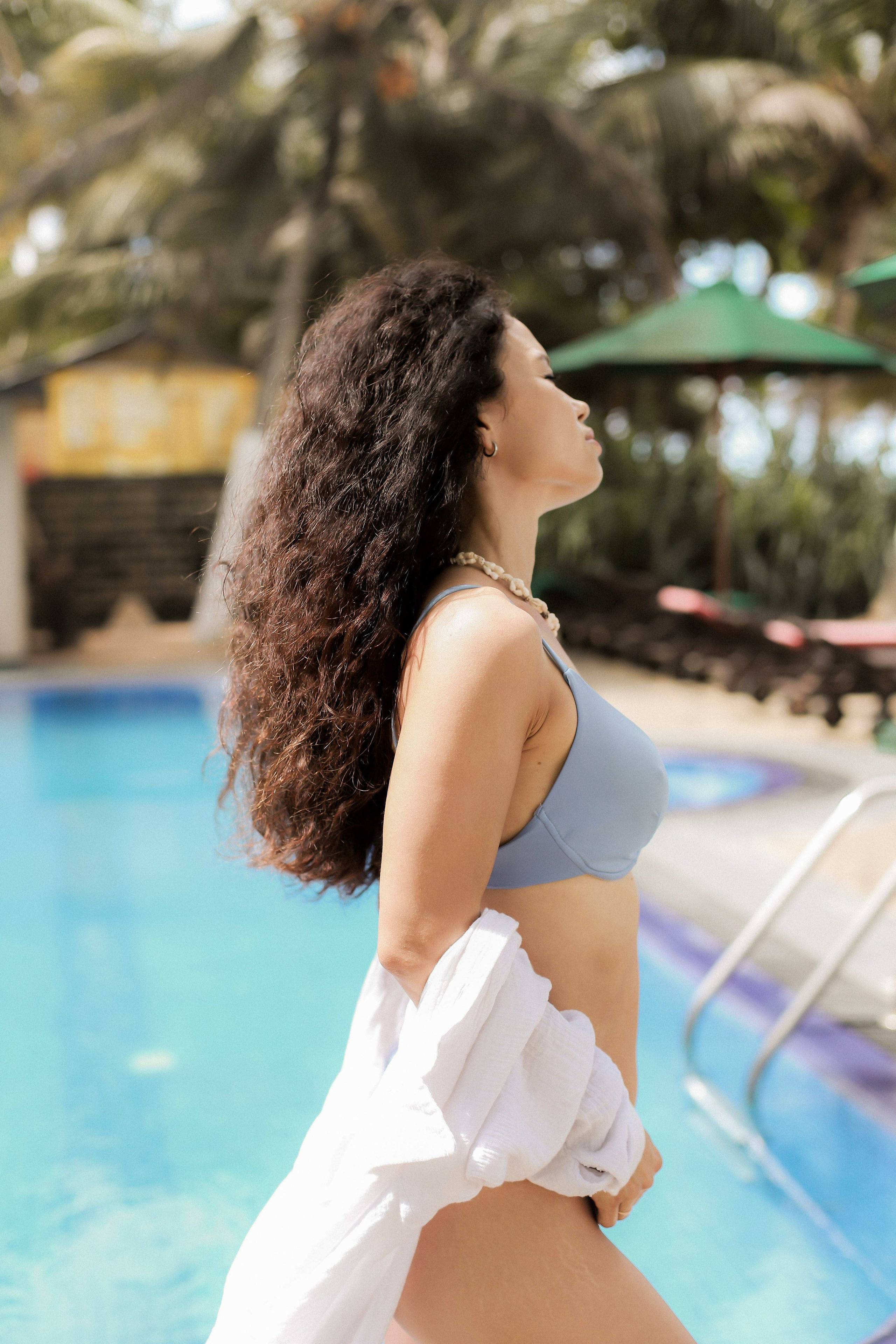 Девушка на пляже Ахунгала — Фотосессия с банановым листом и в натуральном бассейне | Шри-Ланка. Фотограф на Шри-Ланке