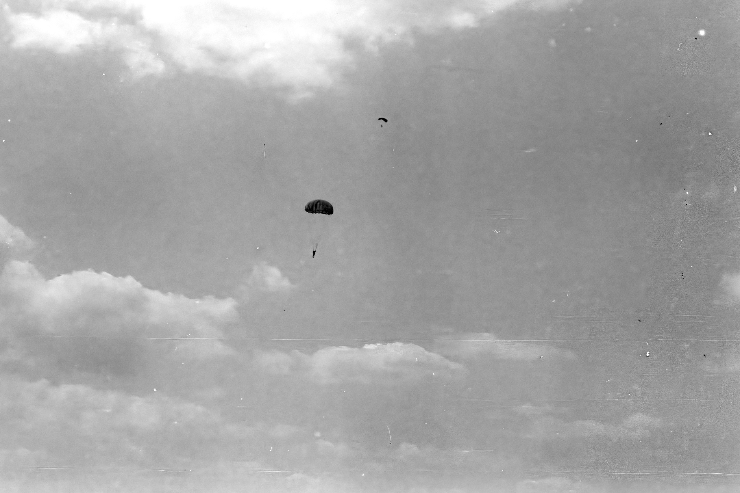 Парашютные сборы 1990 год съемка на ч/б пленку оцифровка 2024 год. Профессиональная фотосъемка. Ростов-на-Дону