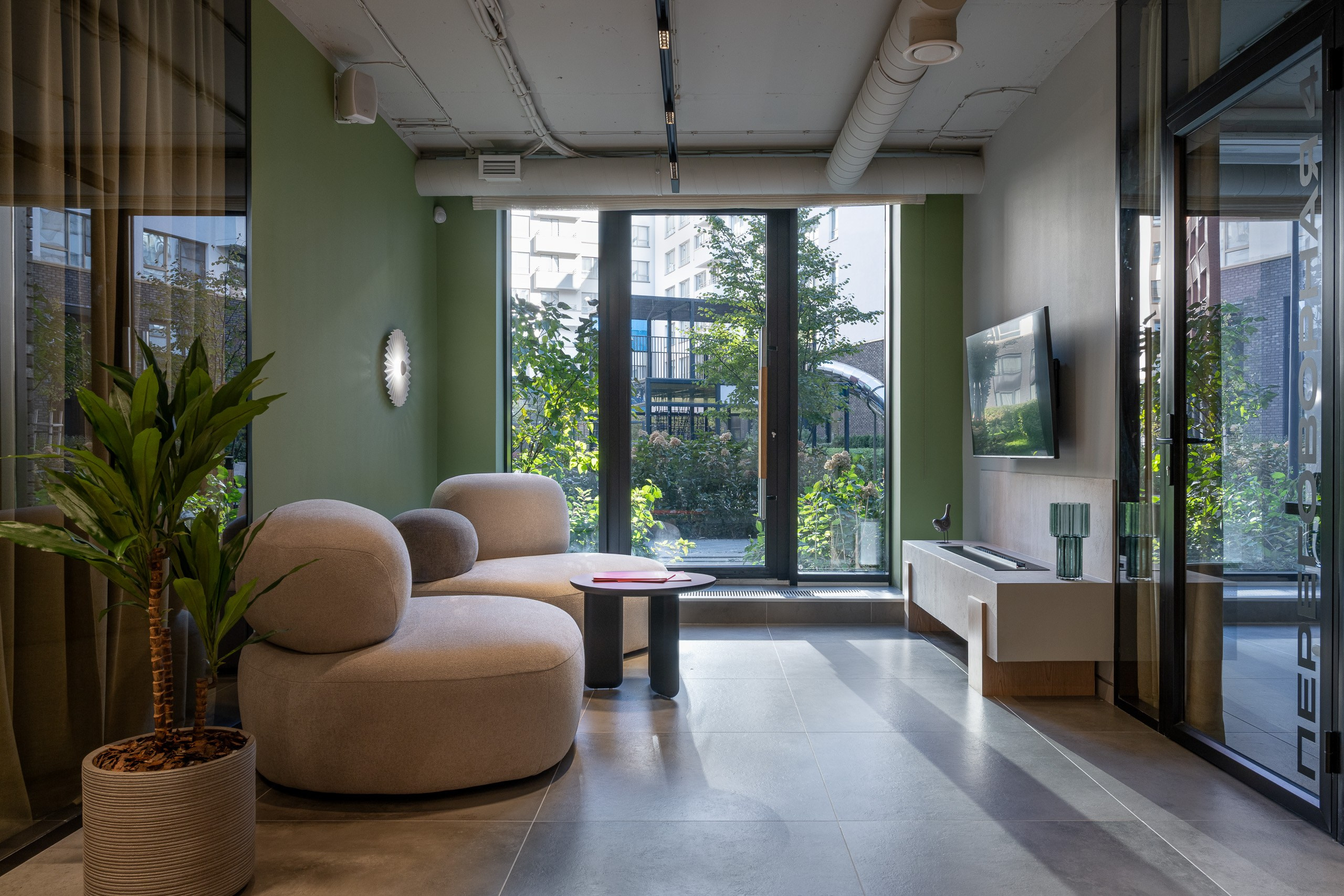 Офис продаж БРУСНИКА «Шишимская горка». Глебов Александр интерьерный фотограф Екатеринбург