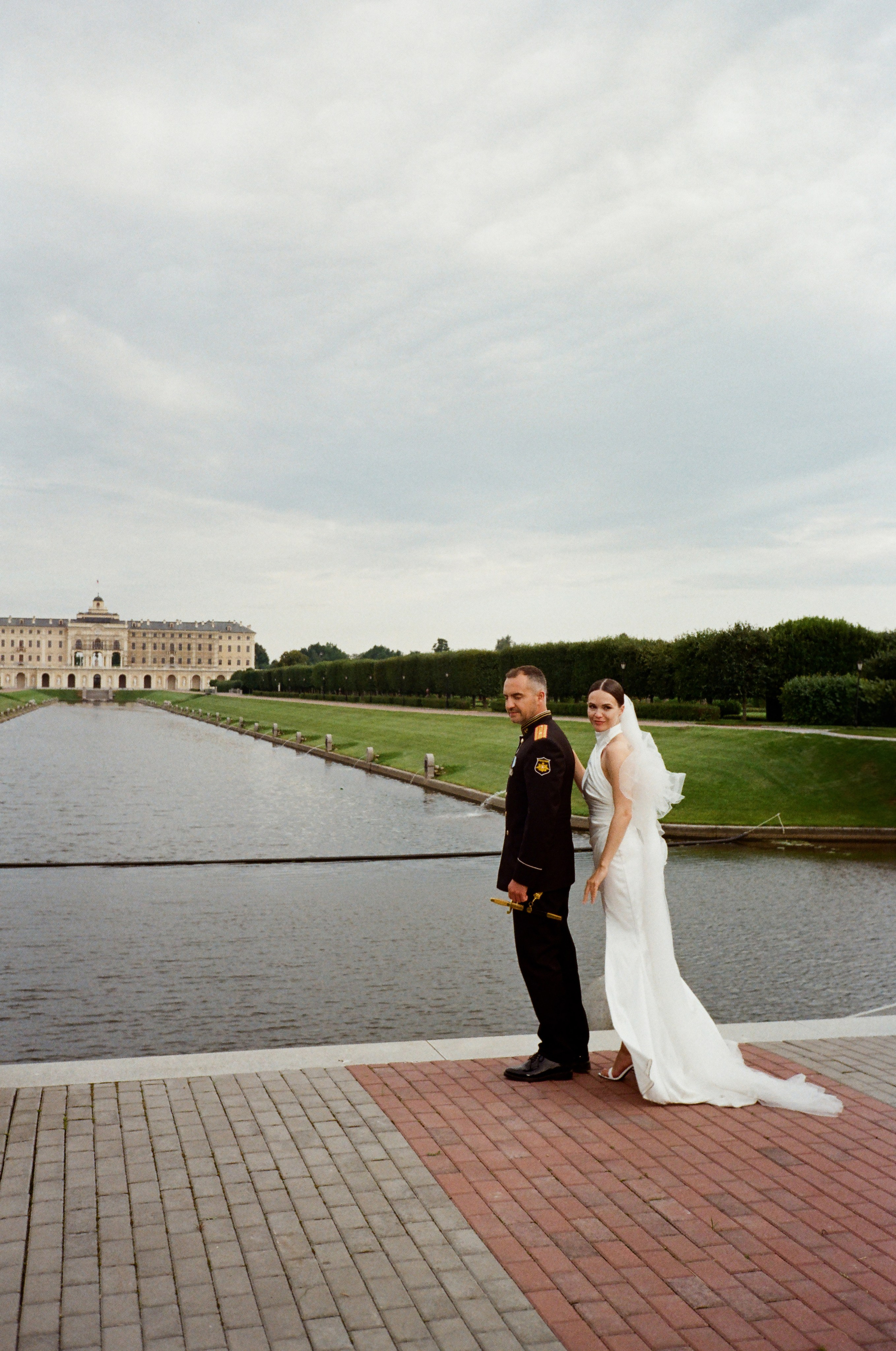 Свадебная фотосессия на пленку. Сестры Карабаза. Фотографы и ретушеры в Москве и Санкт-Петербурге
