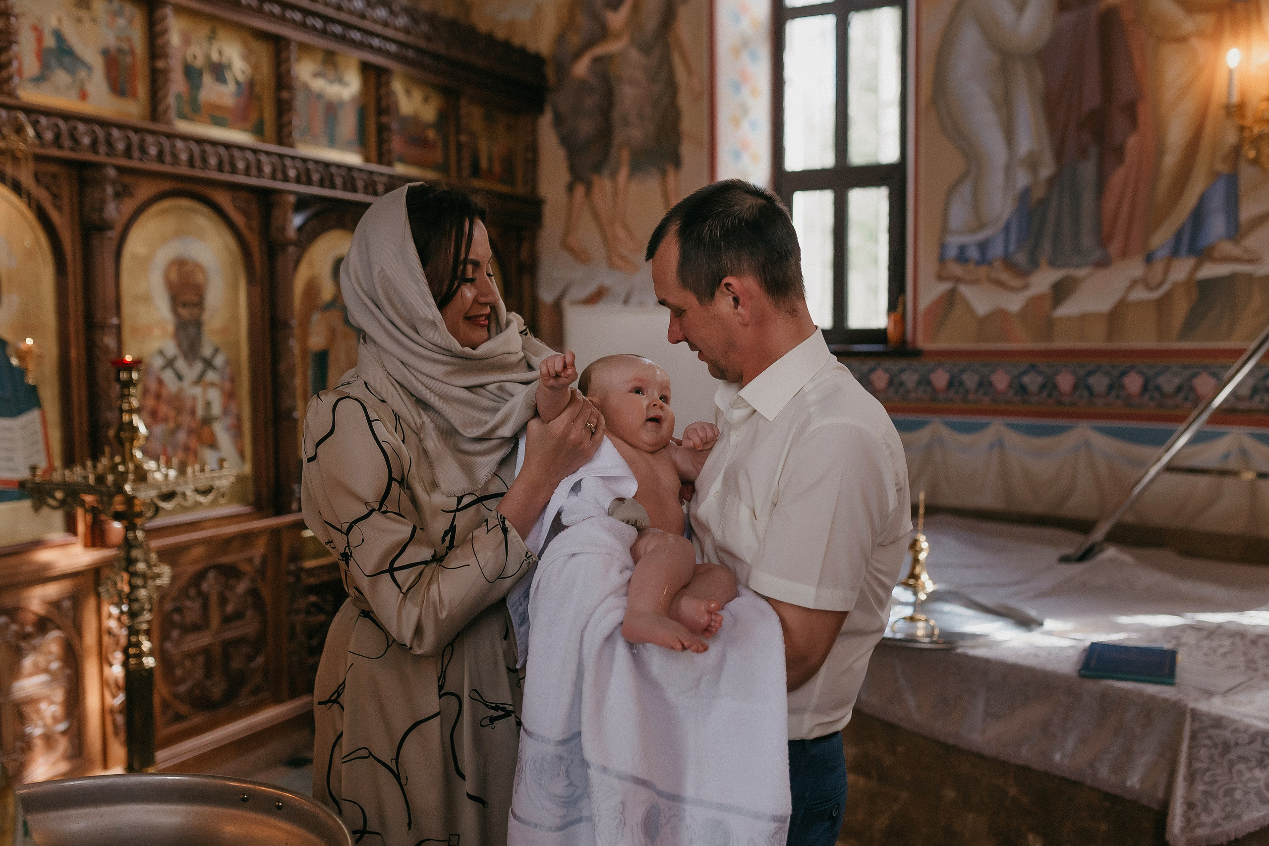 Крещение Артёма и Валерии. Храм Георгия Победоносца. Семейный фотограф в Сургуте