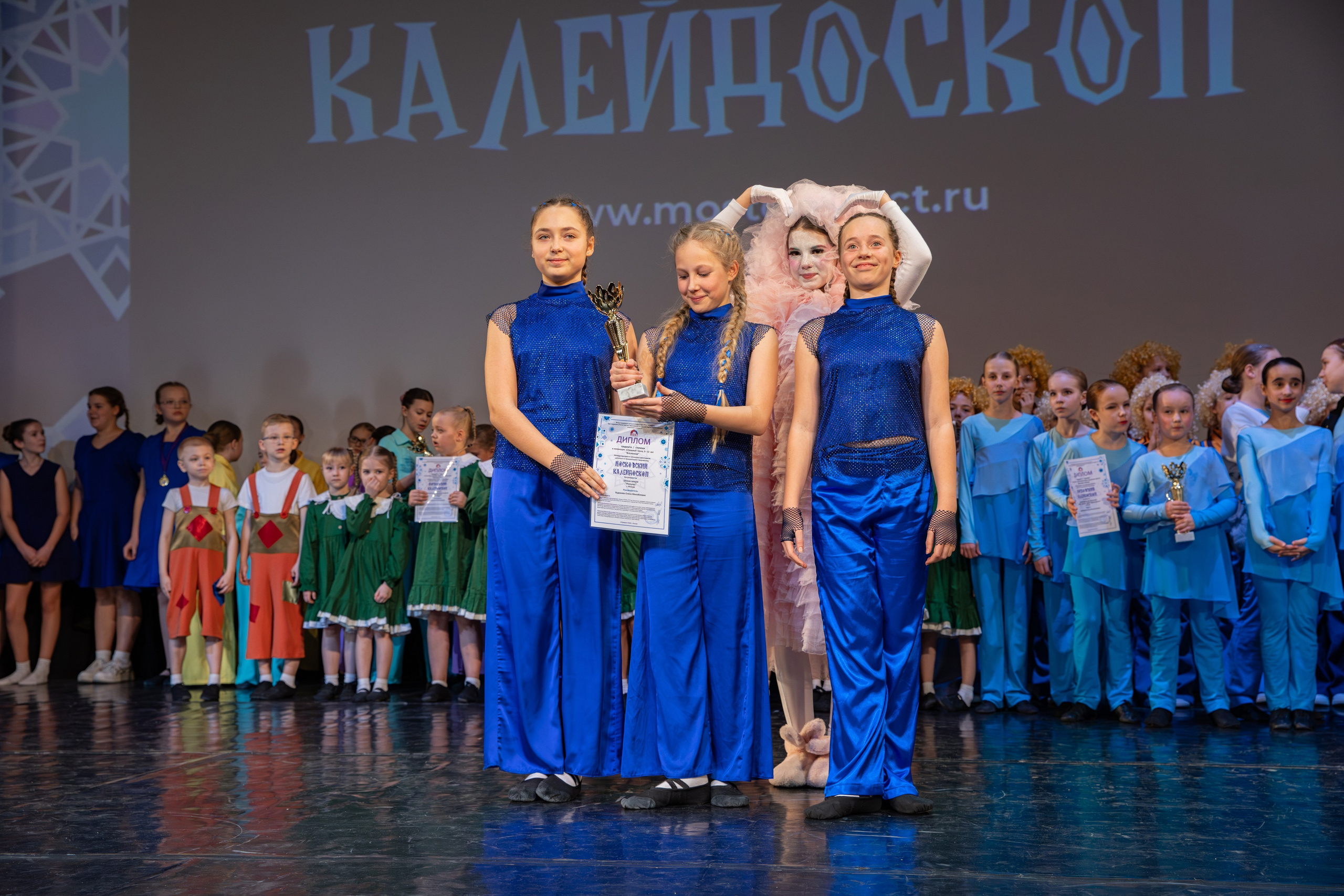 Съемка школьных репортажей в Москве. Семейный и женский фотограф в Москве Надежда Воробьева