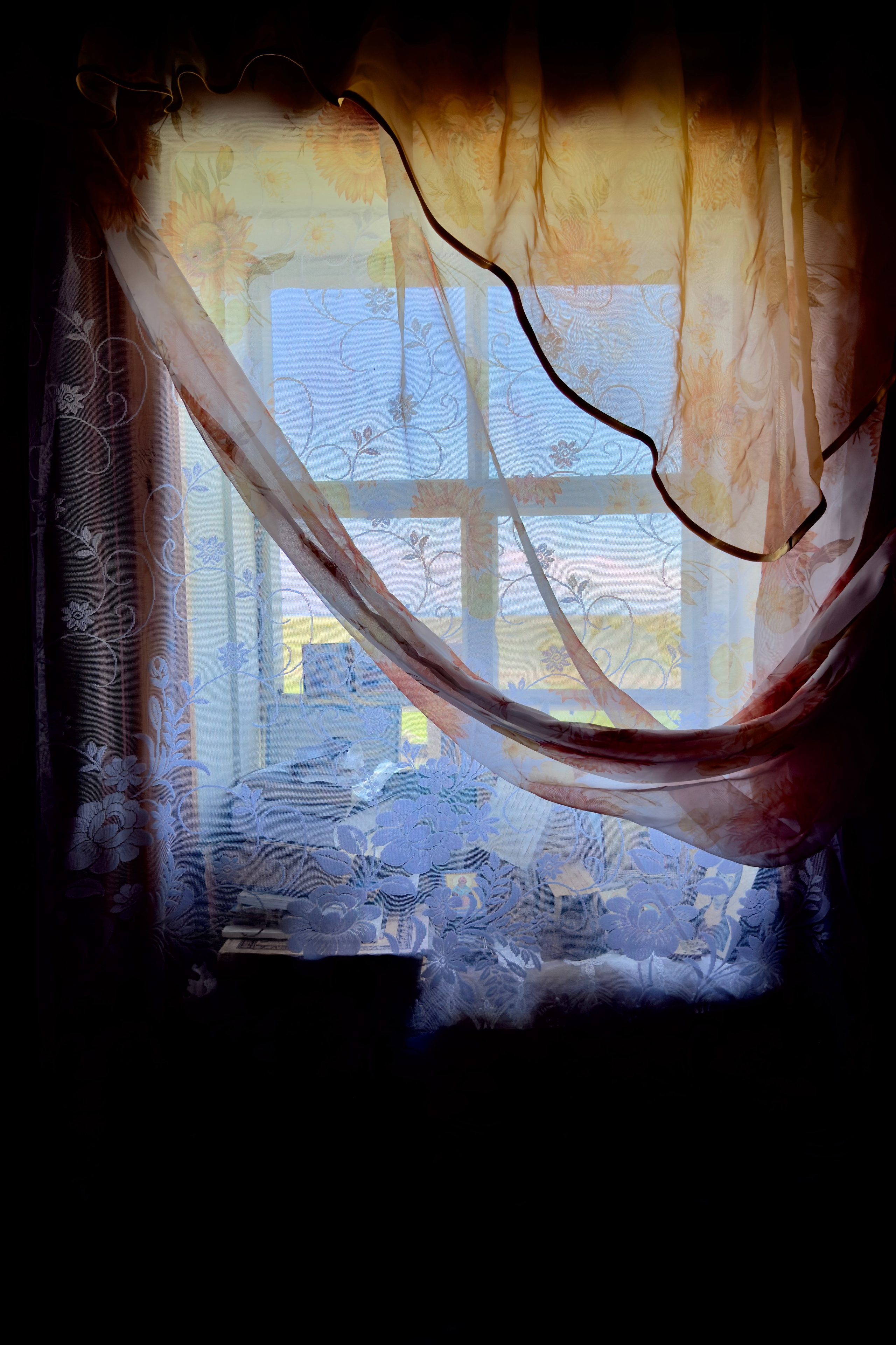 На берегу Байкала кто-то построил (видимо своими руками и с большой душой) небольшую часовню. Совсем маленькую, как будто домашнюю…. High-quality interior photos for your home, office, hotel