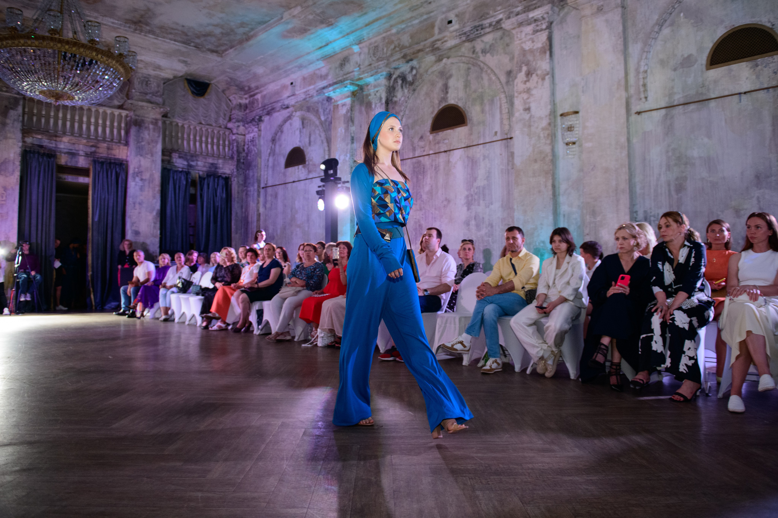 Модный показ «Аллея моды». Организация и проведение фотосъемок в Санкт-Петербурге. Фотограф Смирягин Илья