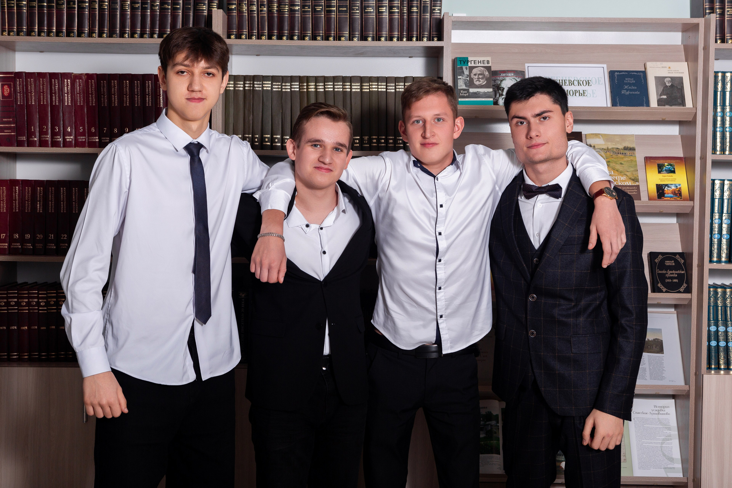 Съемка в библиотеке для 11 класса #2. Профессиональный фотограф в Мценске и Орловской области