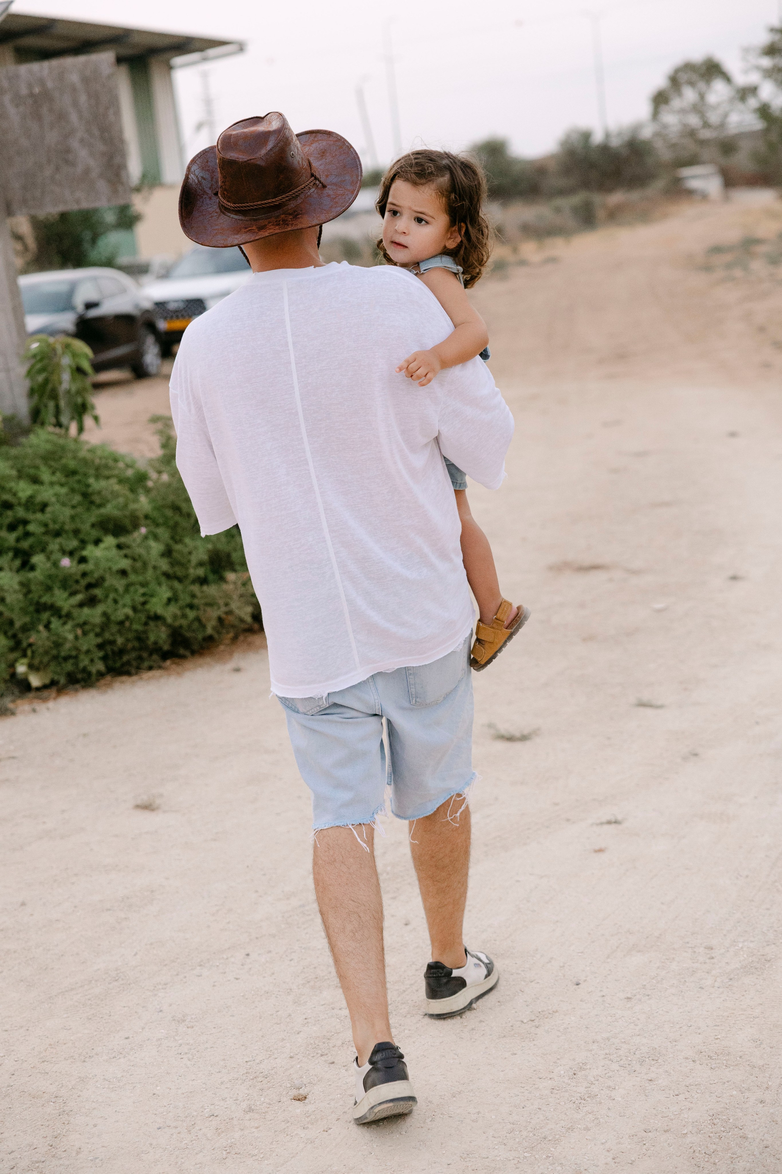 Pregnancy photoshoot at the horse farm. Главная
