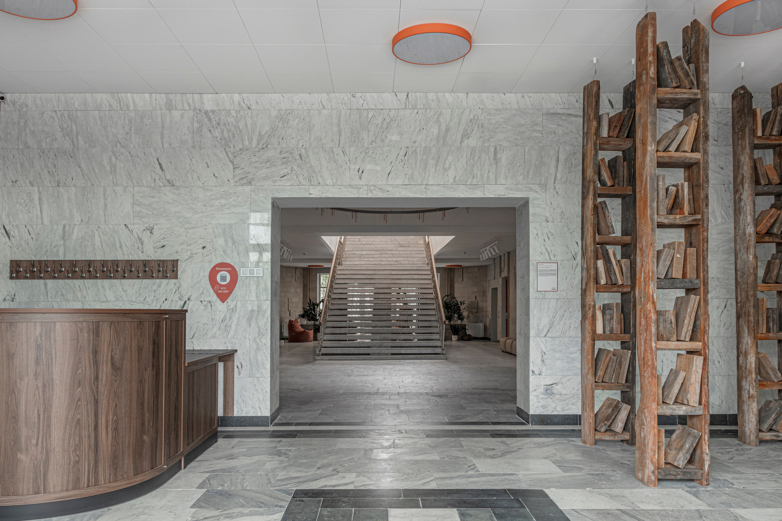 Библиотека им. Гладиной в Апатитах. Интерьерный фотограф Варвара Чеснокова