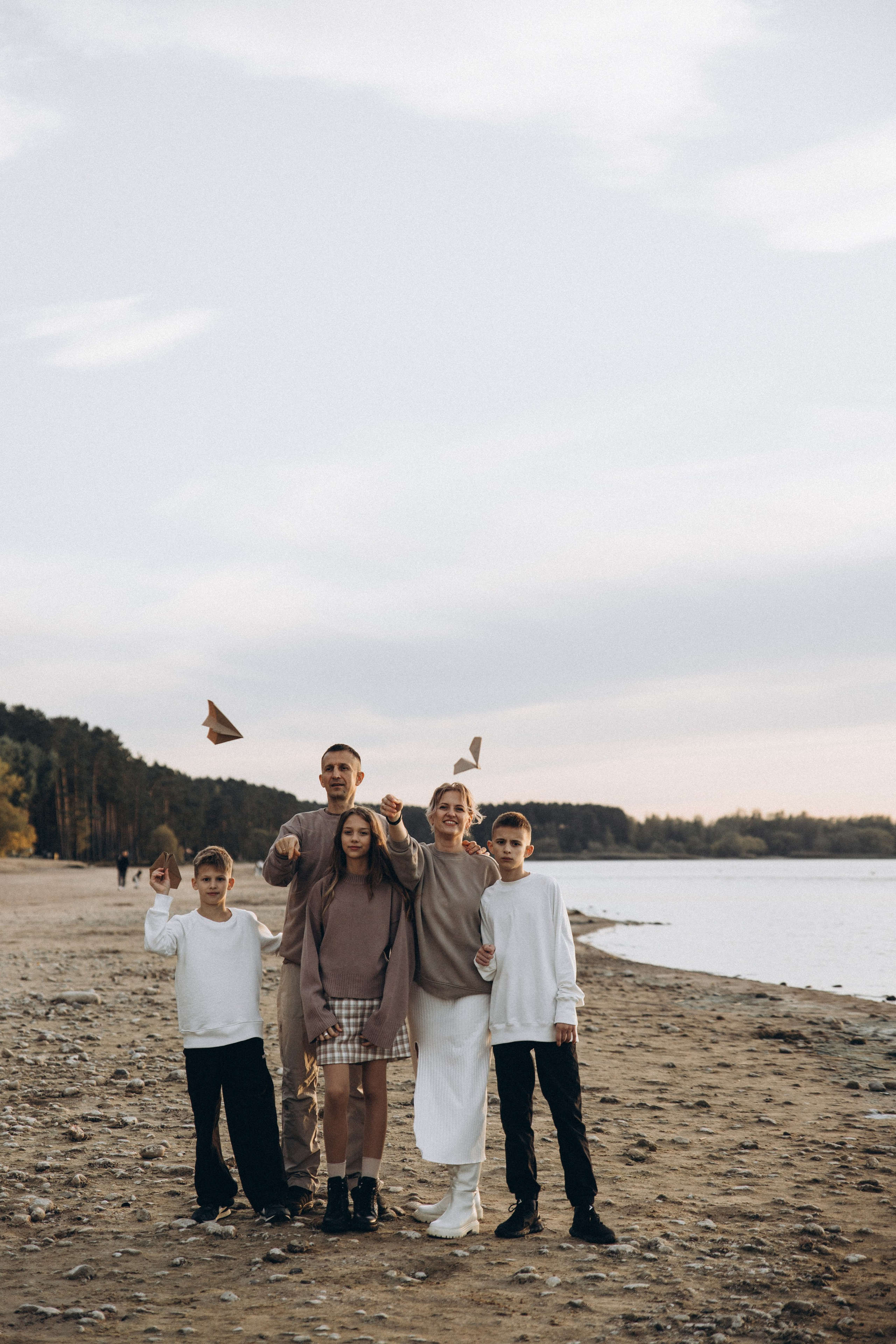 Большая семья на маленьком море. Репортажный и детский фотограф в Минске