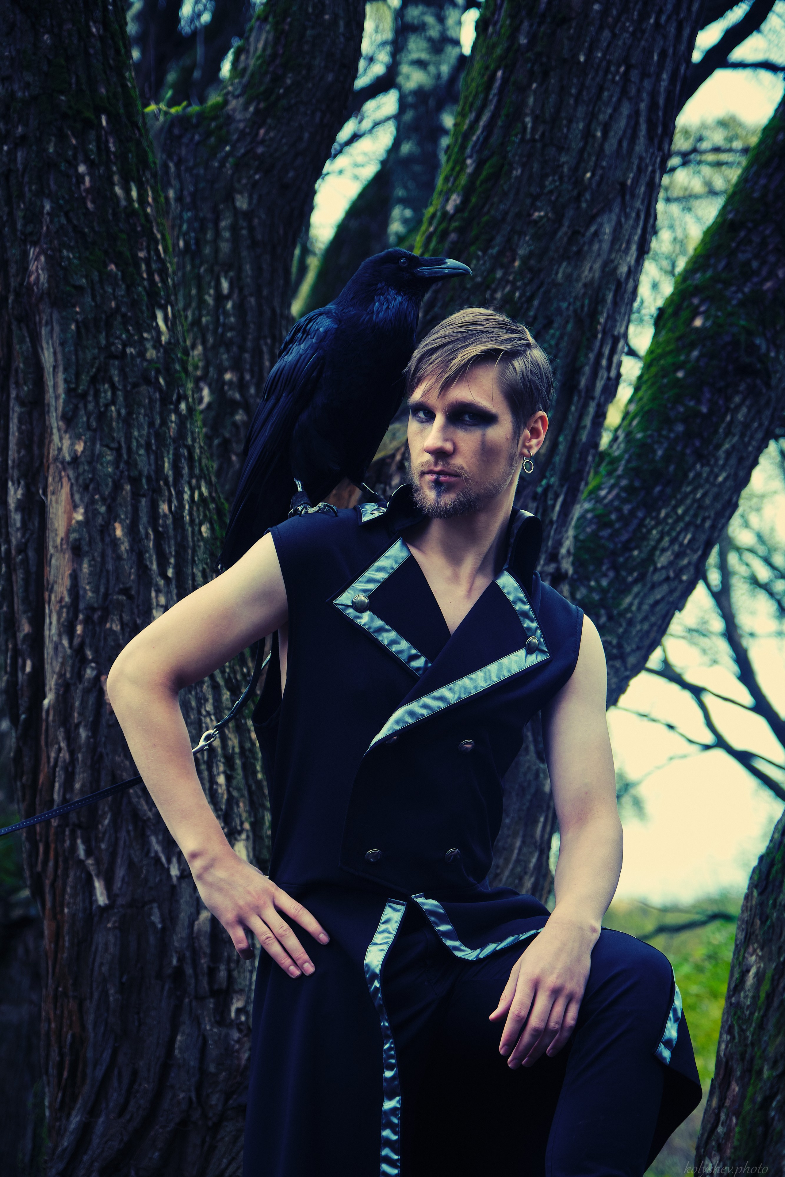 Фотосессия с вороном в парке. Портретный фотограф на новый год в Москве Виктория Колышева