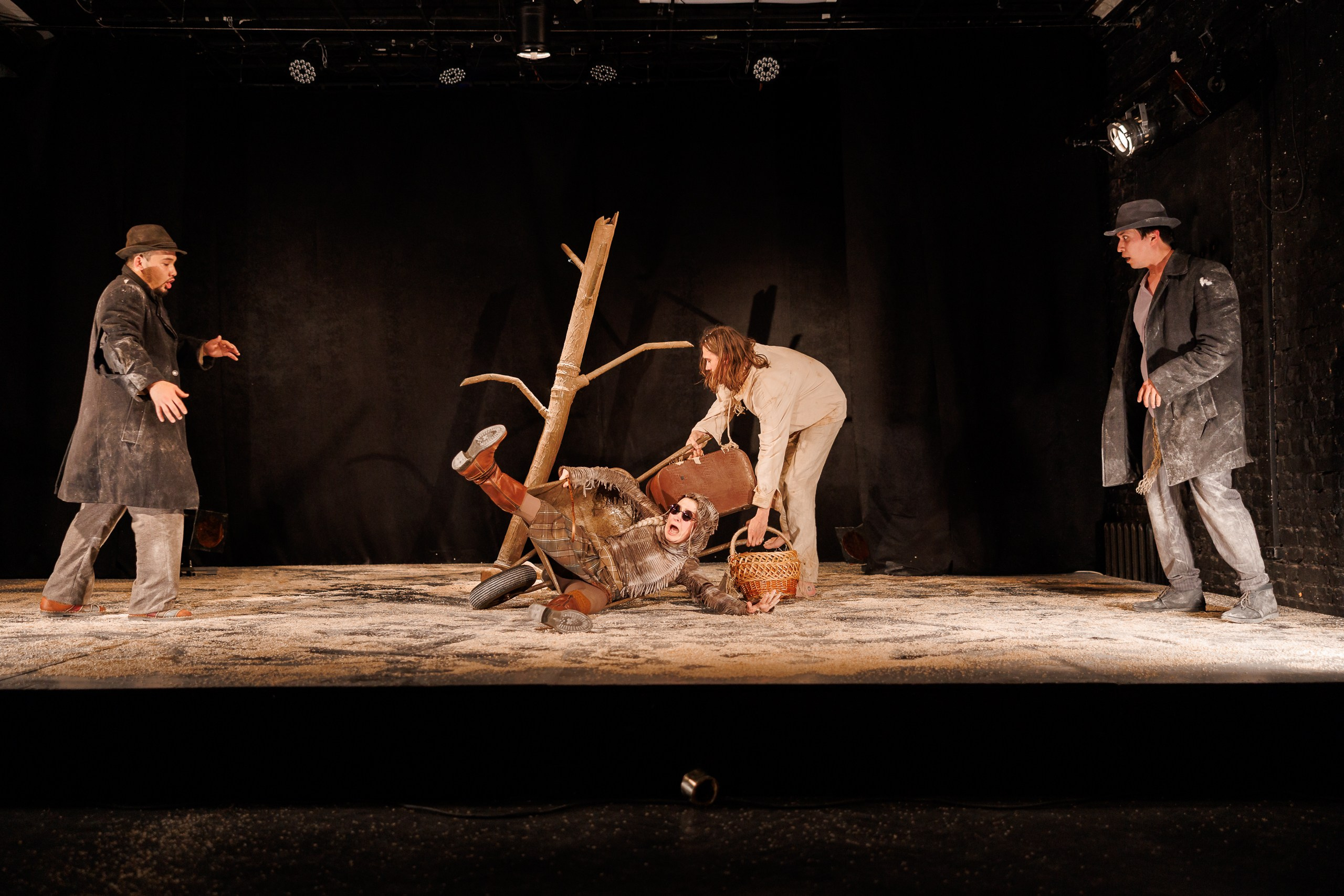 Спектакль «В ожидании Годо» от театра Д. Лица в СПб. Фотограф в Санкт-Петербурге — Сергей Петров